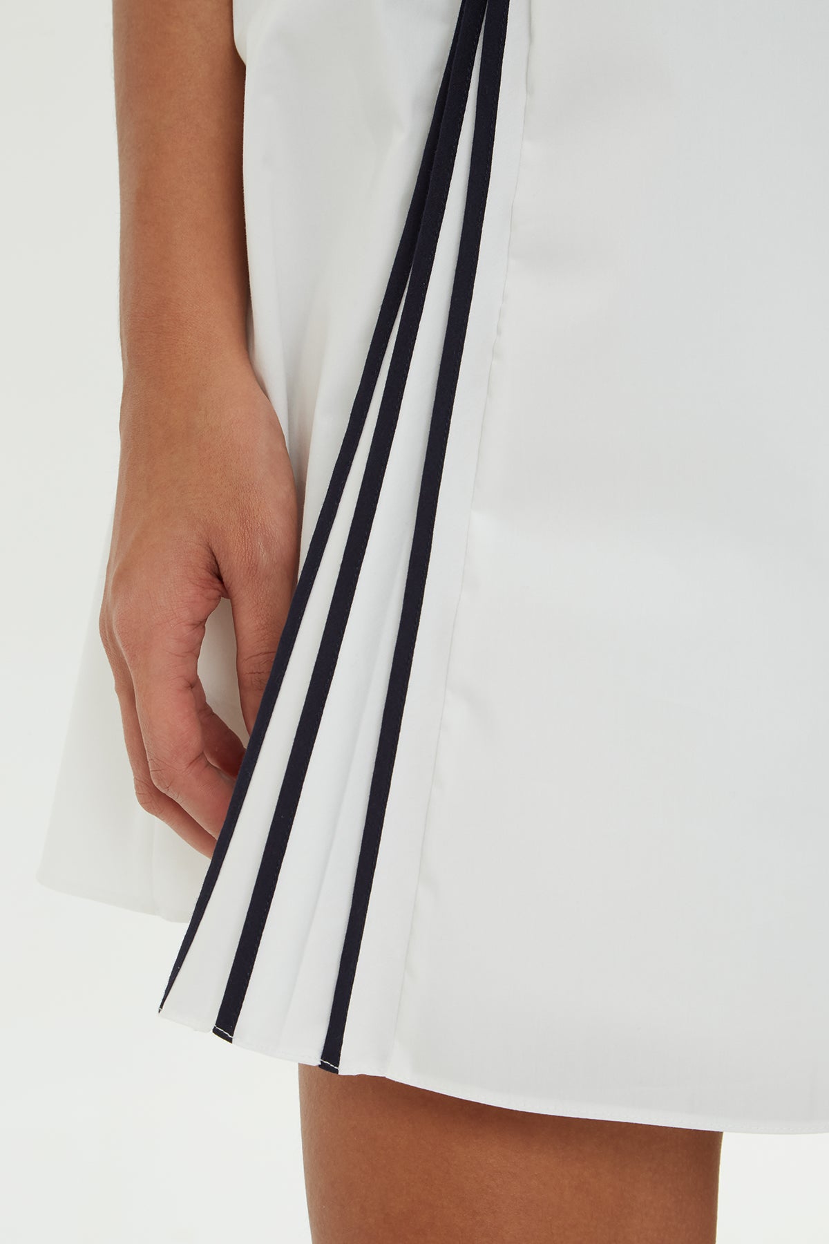 V Yaka Kısa Kollu Kısa Elbise