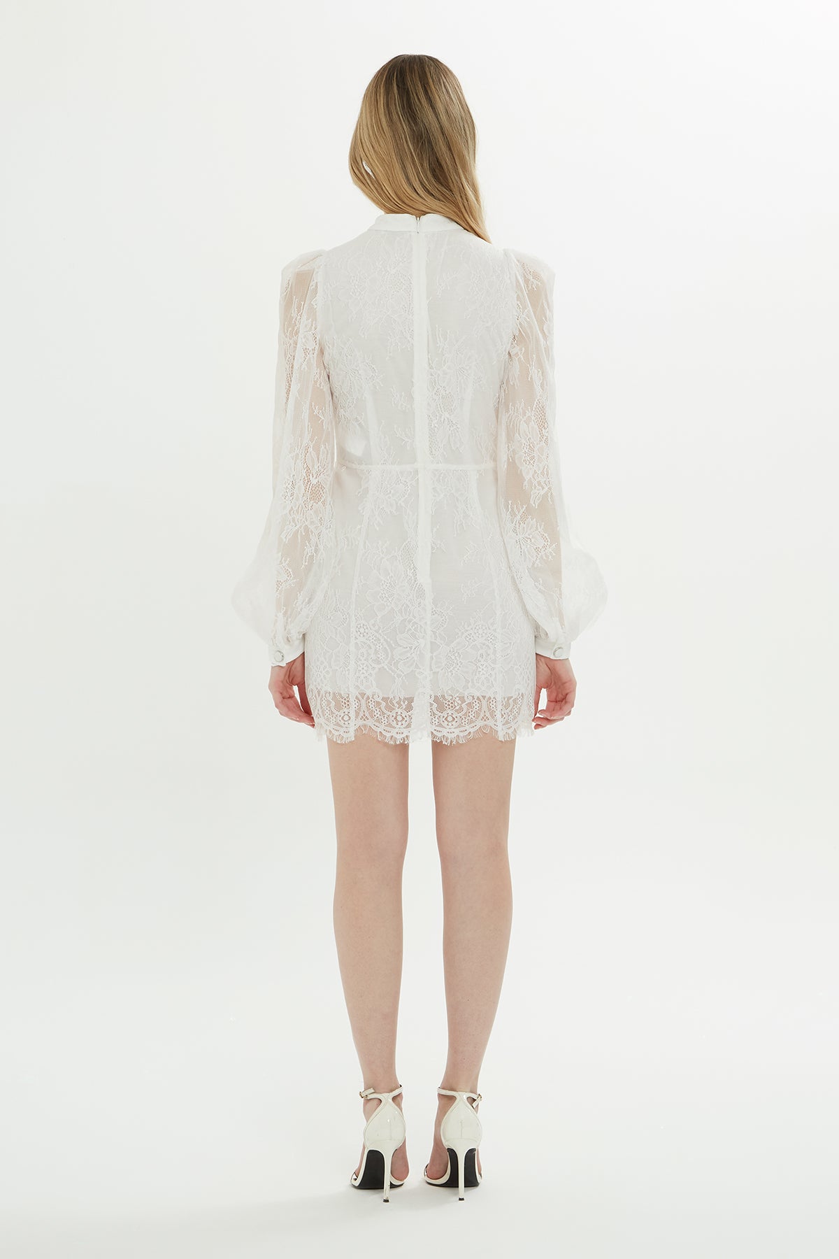 Yakası İşlemeli Dantel Kumaş Kısa Elbise