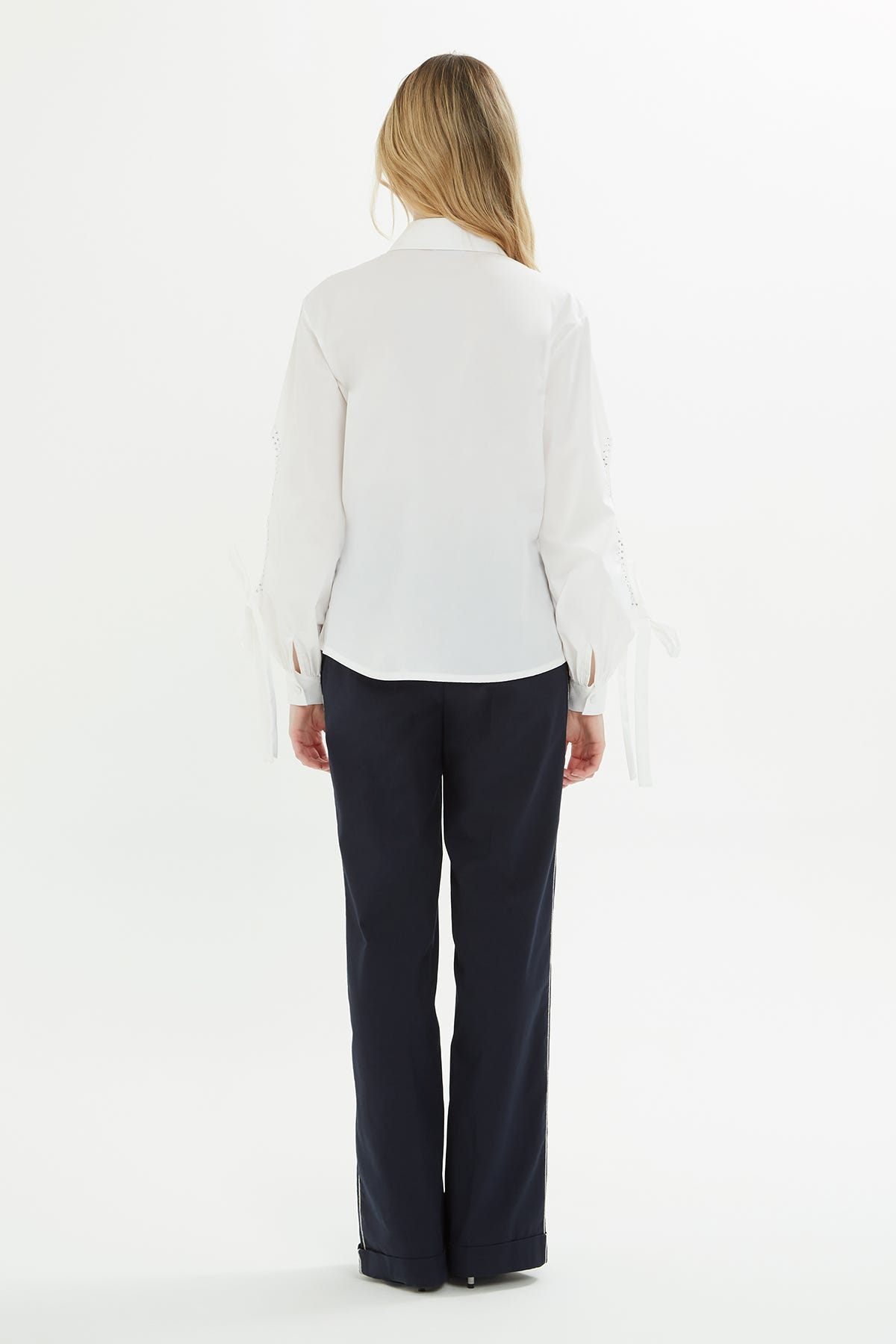 Kolları Bağlama Detaylı Gömlek