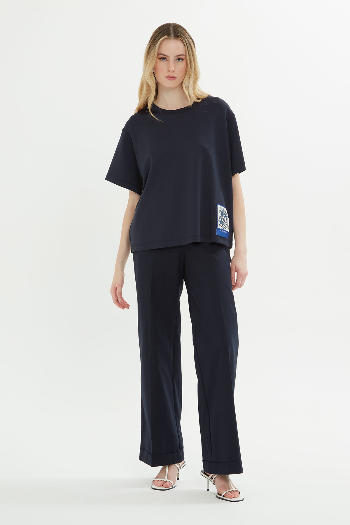 Etiket Detaylı Mavi T-shirt