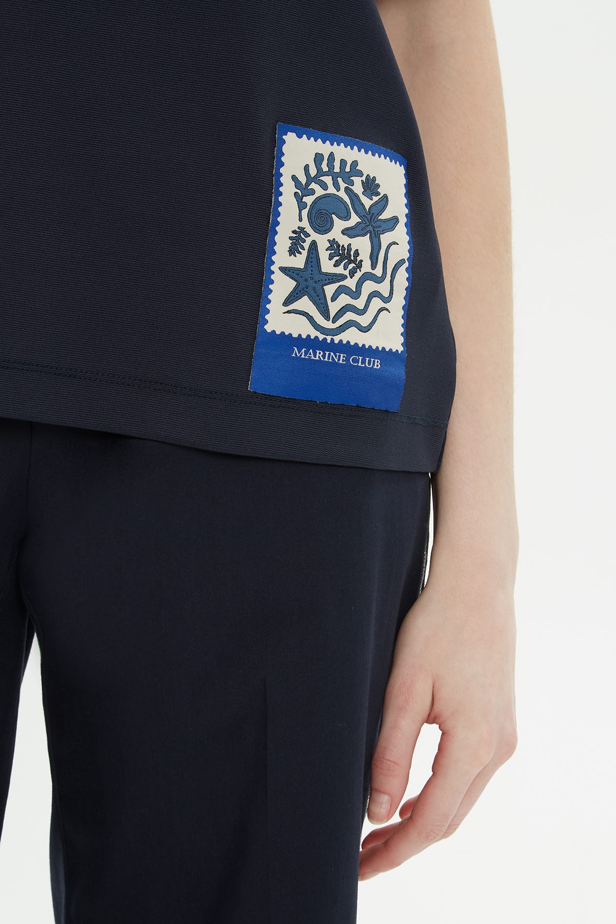 Etiket Detaylı Mavi T-shirt