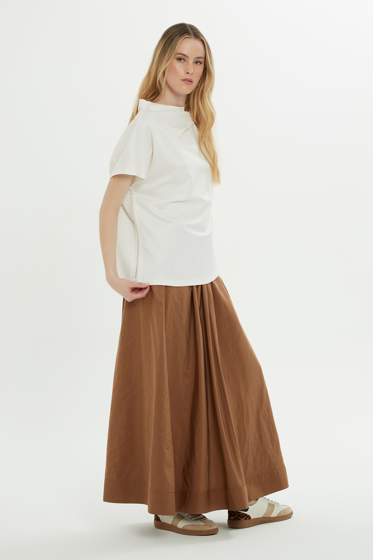 Düşük Omuzlu Kısa Kollu Bluz