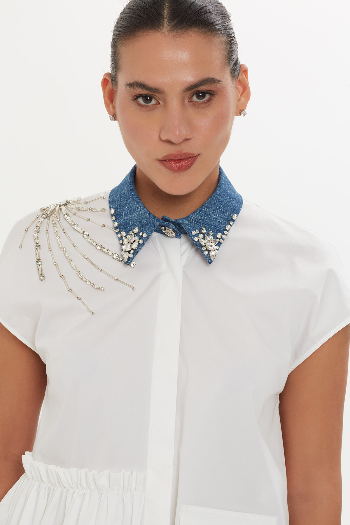 Denim Kumaştan İşlemeli Yaka