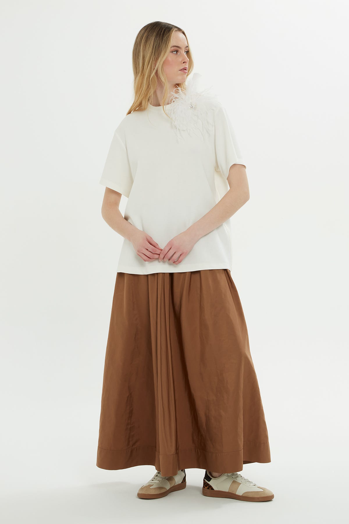 Tüy İşlemeli T-shirt