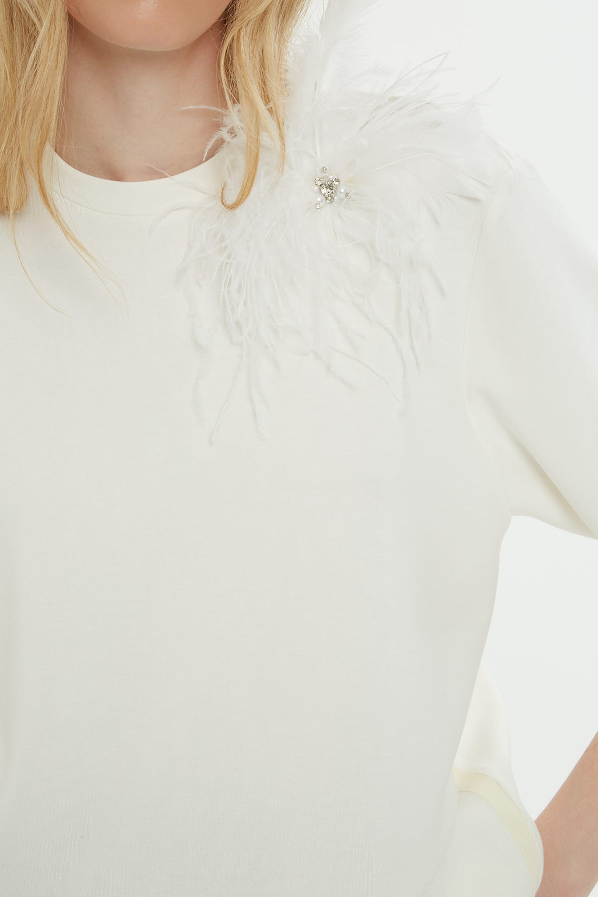 Tüy İşlemeli T-shirt