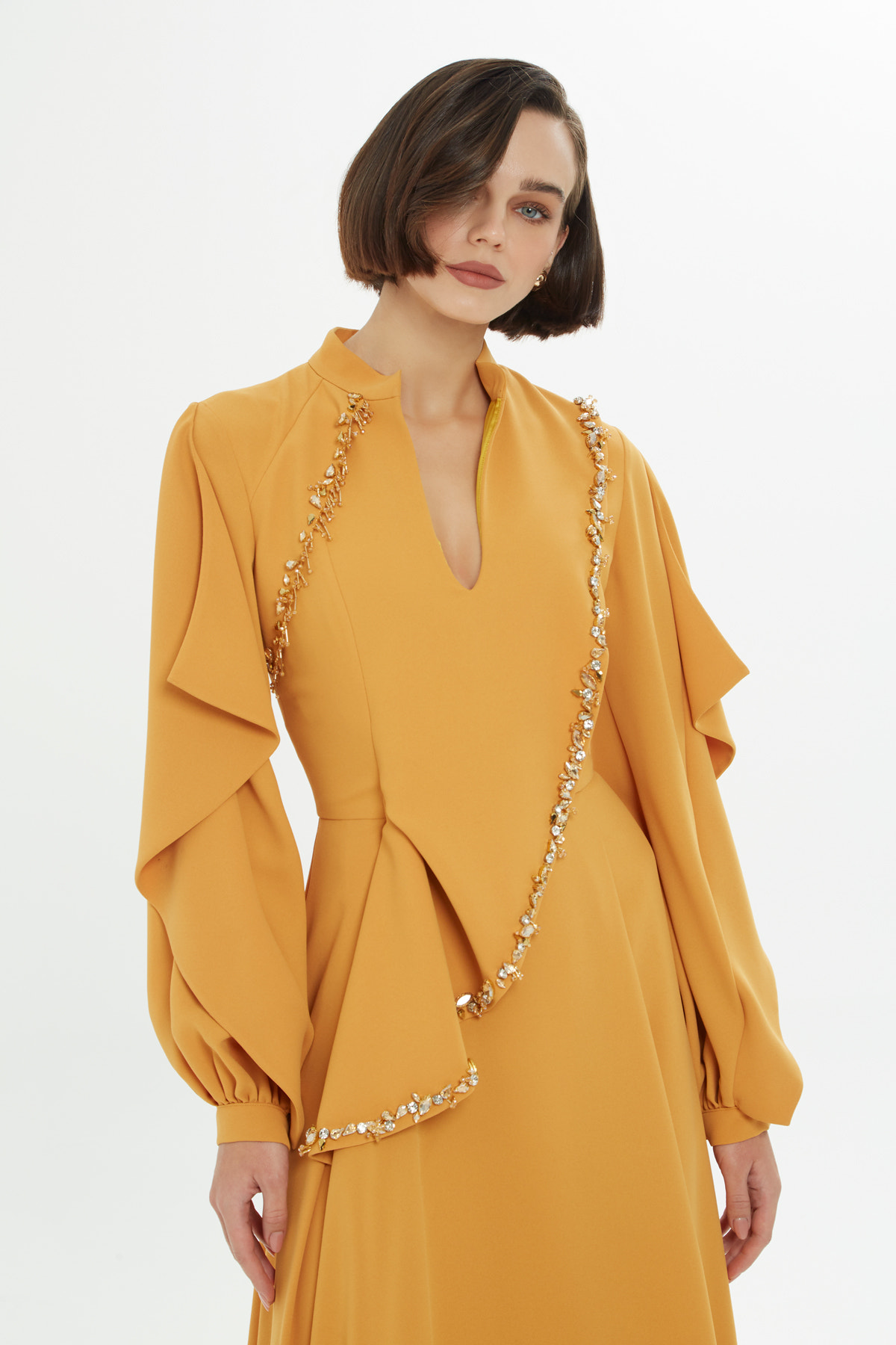 Önü Yırtmaçlı İşlemeli Uzun Elbise