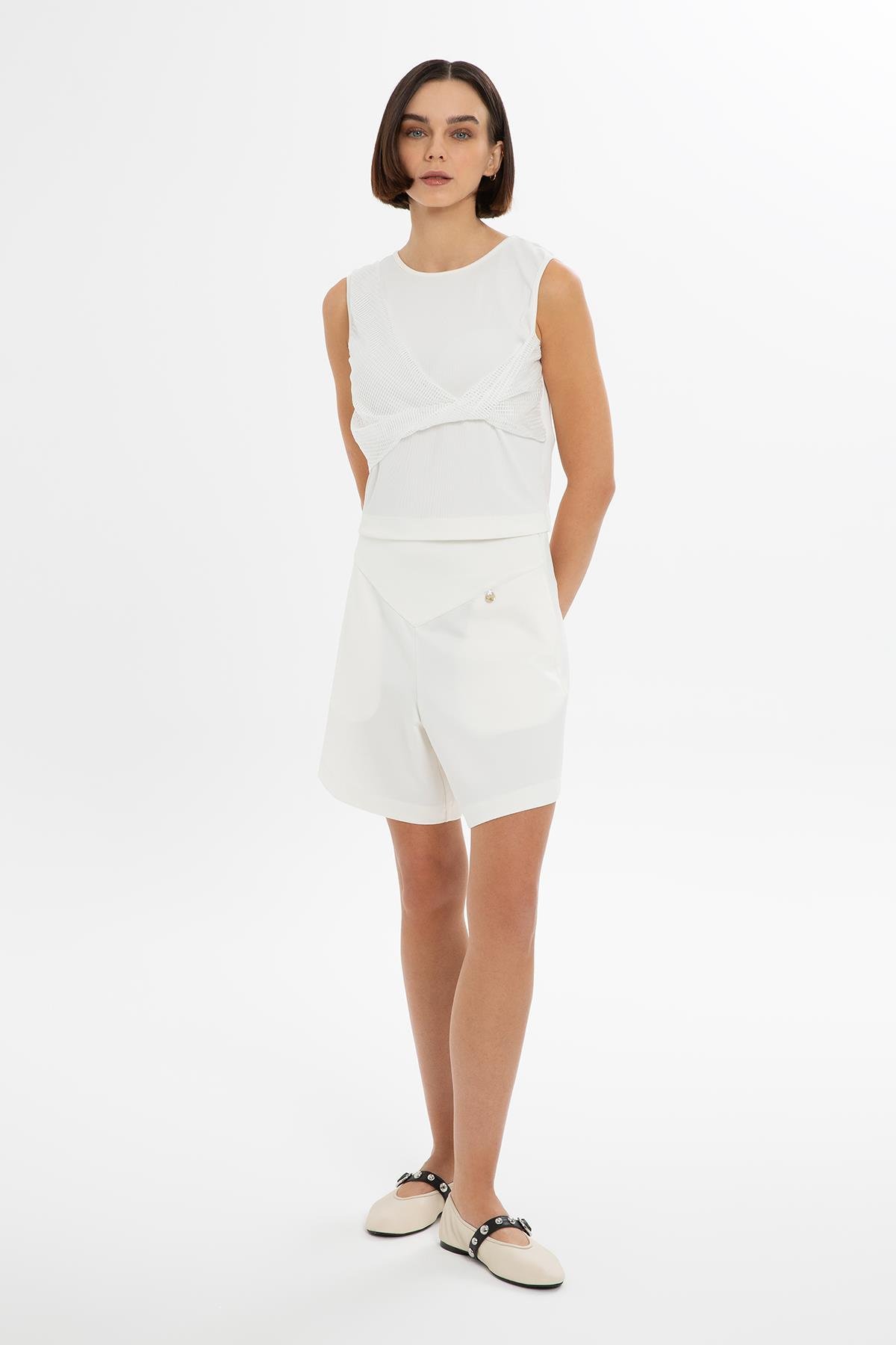 Önü Korsaj Detaylı Şort