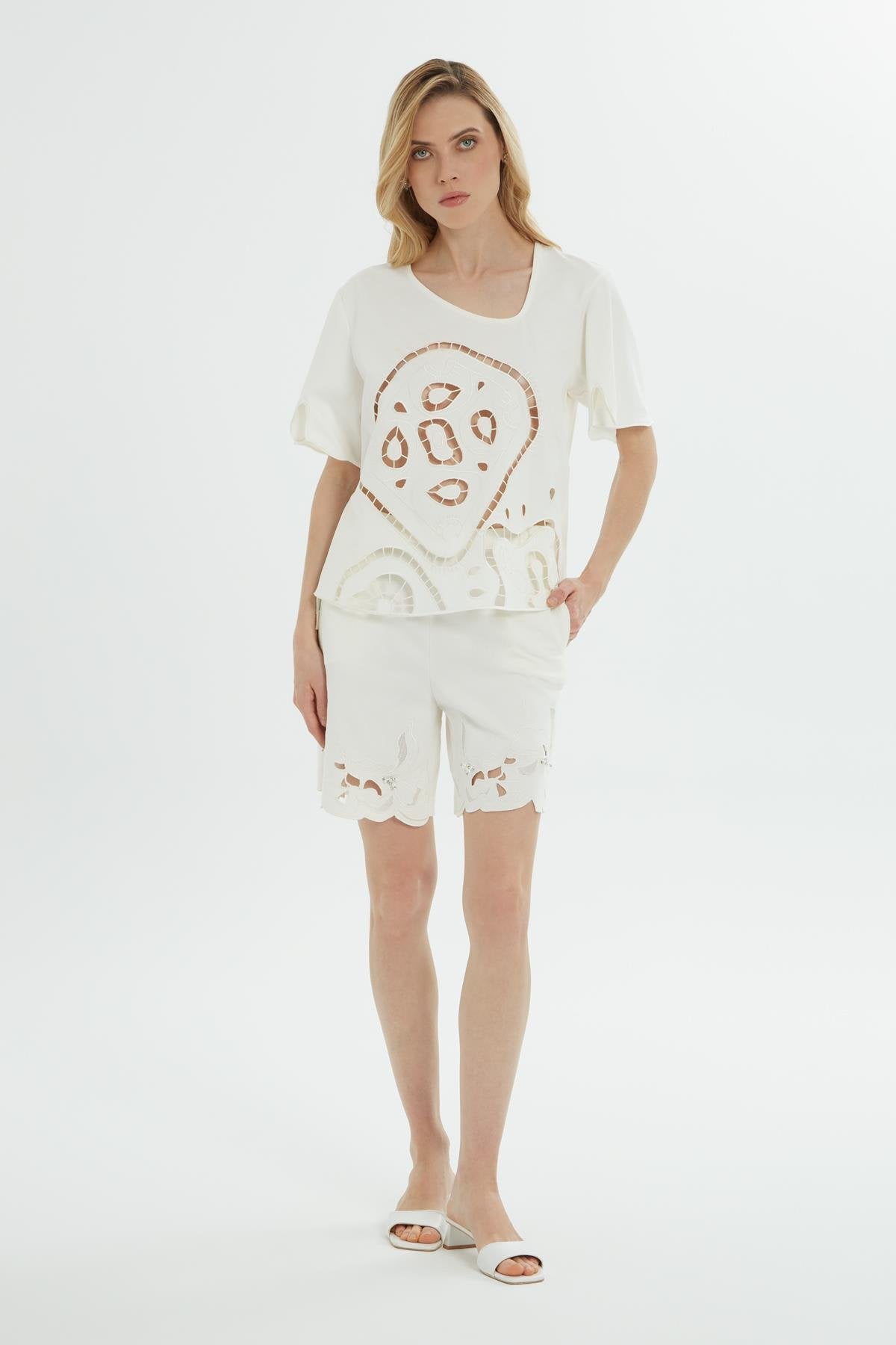 Asimetrik Yaka Delik Detaylı Bluz