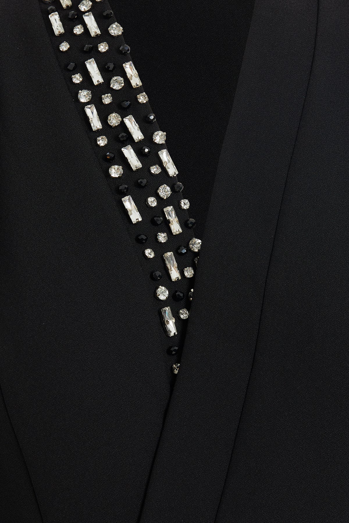 Yakası İşleme Detaylı V Yaka Uzun Kollu Uzun Elbise