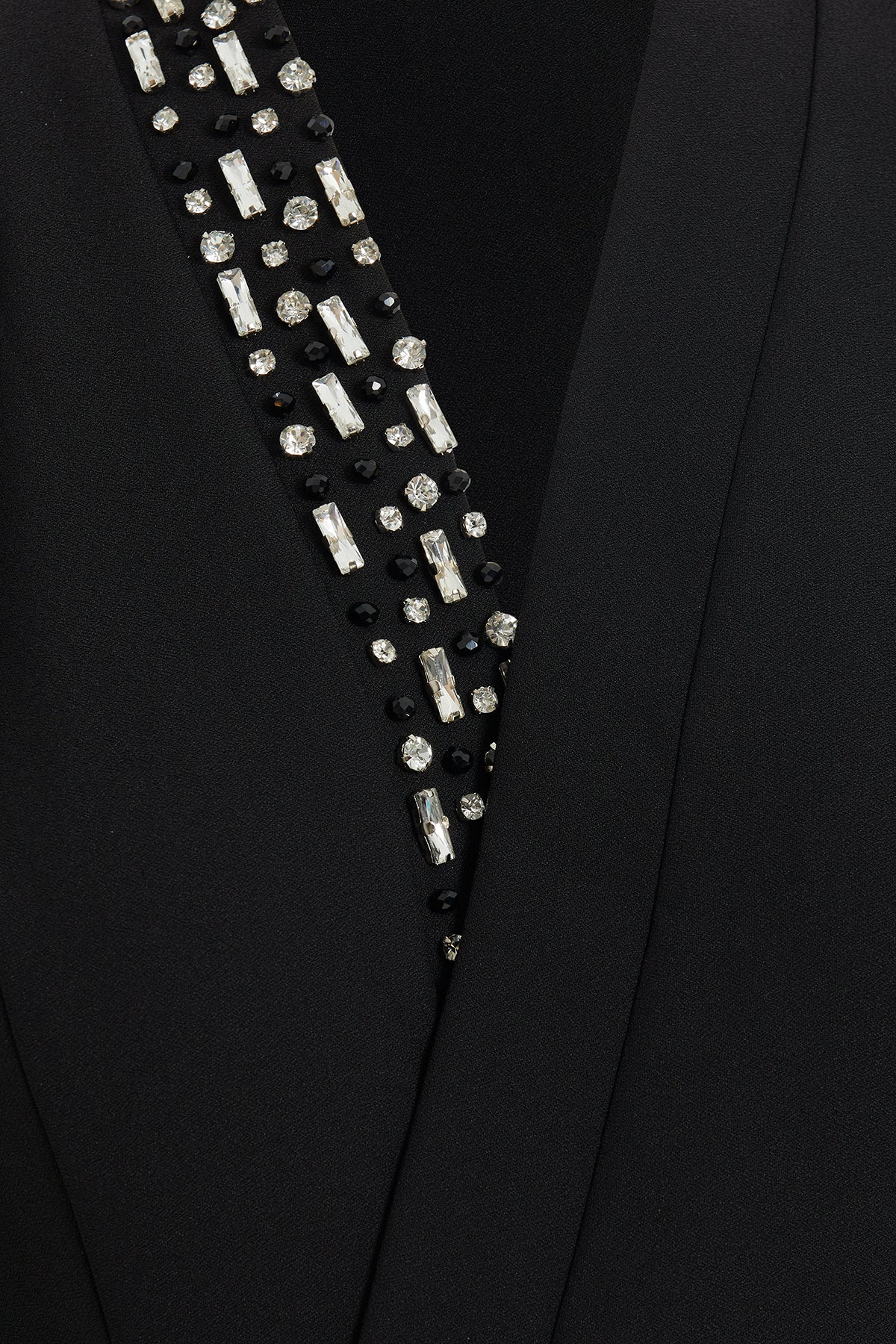 Yakası İşleme Detaylı V Yaka Uzun Kollu Uzun Elbise