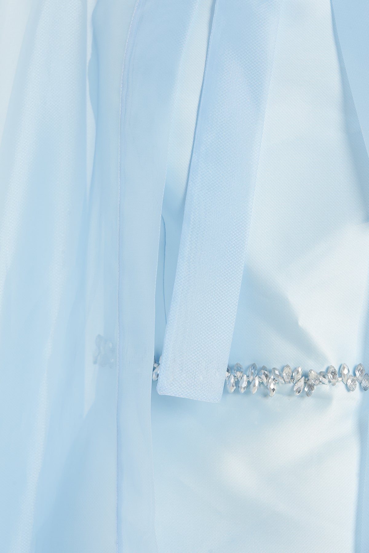 Pelerin Detaylı Beli İşlemeli Straplez Uzun Elbise