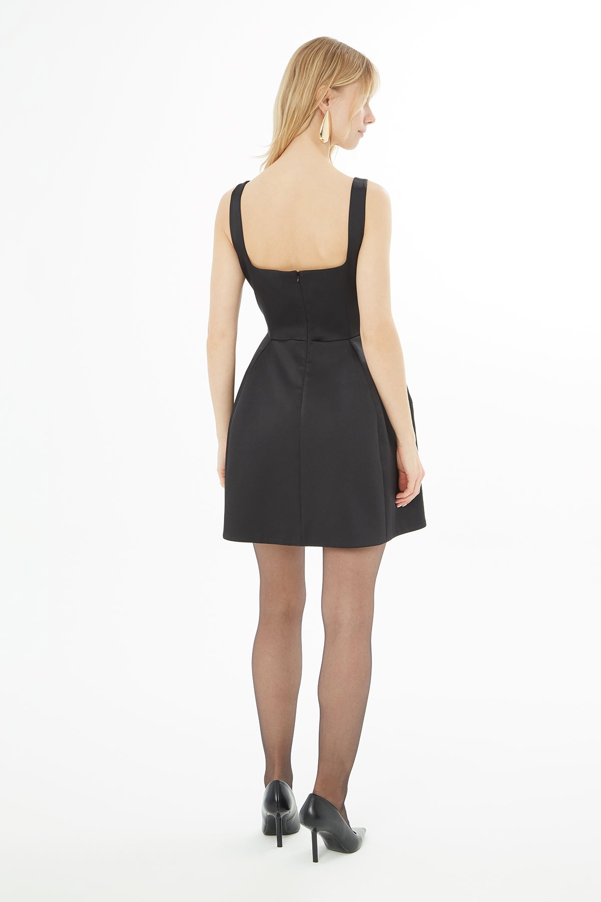 Yakası Boncuk Detaylı Kısa Elbise