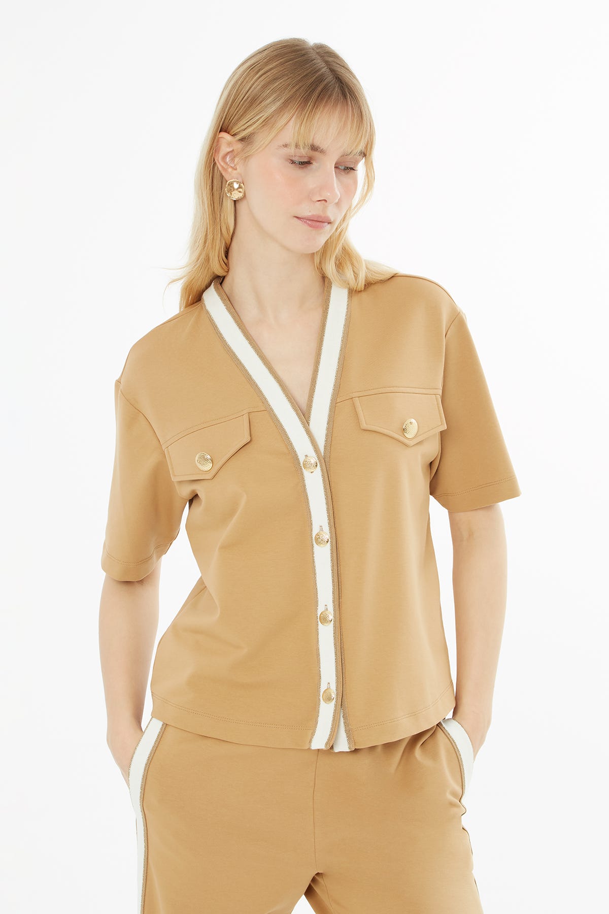 V Yaka Düğmeli Bol Paça Eşofman Takımı