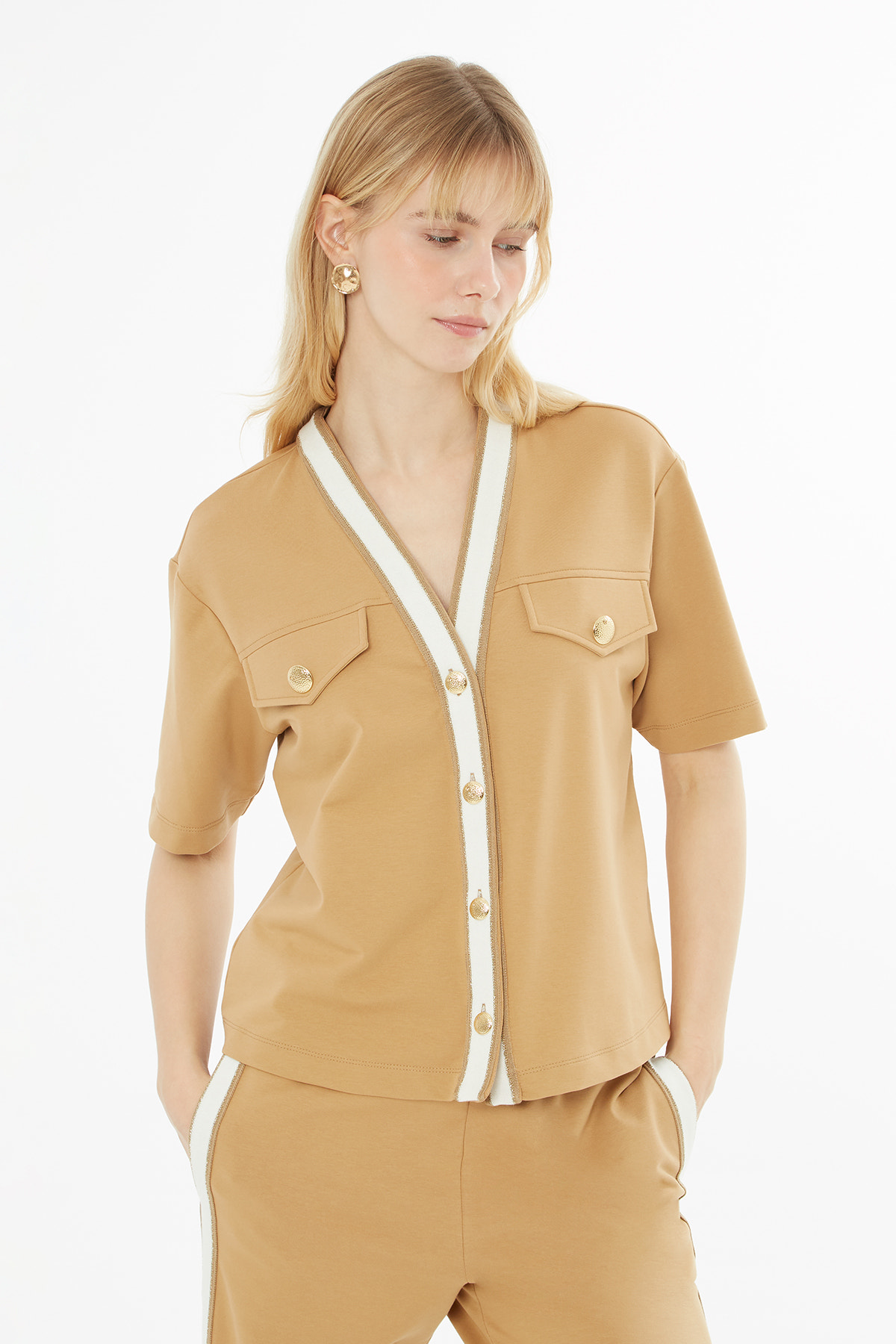 V Yaka Düğmeli Bol Paça Eşofman Takımı