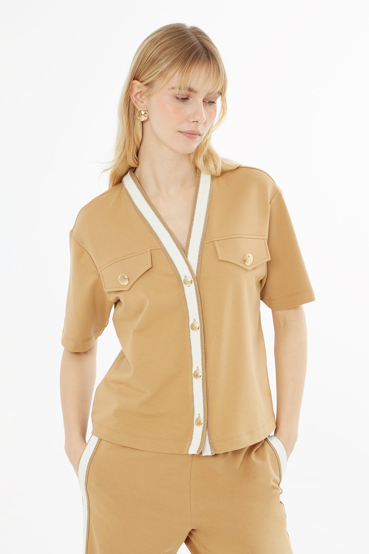 V Yaka Düğmeli Bol Paça Eşofman Takımı