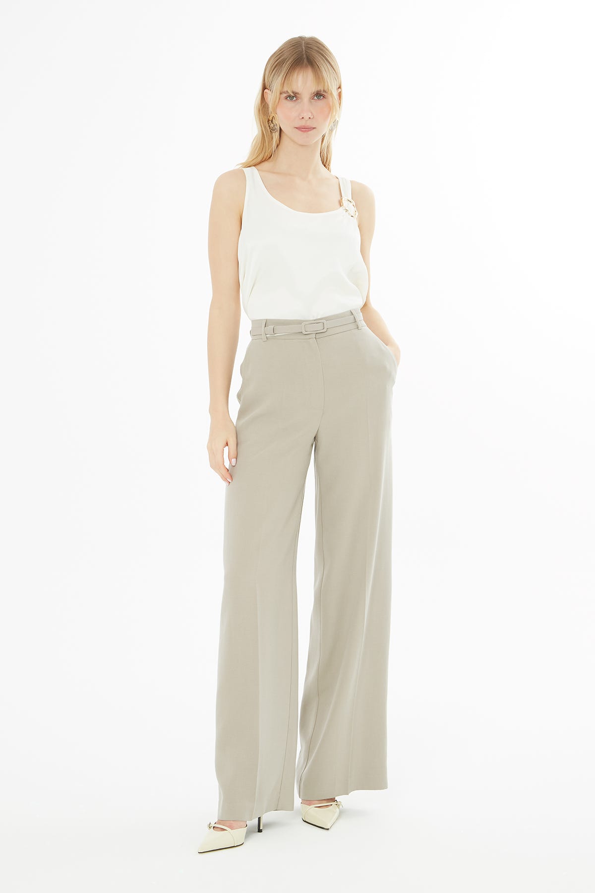 Kanca Kapamalı Kemerli Pantolon