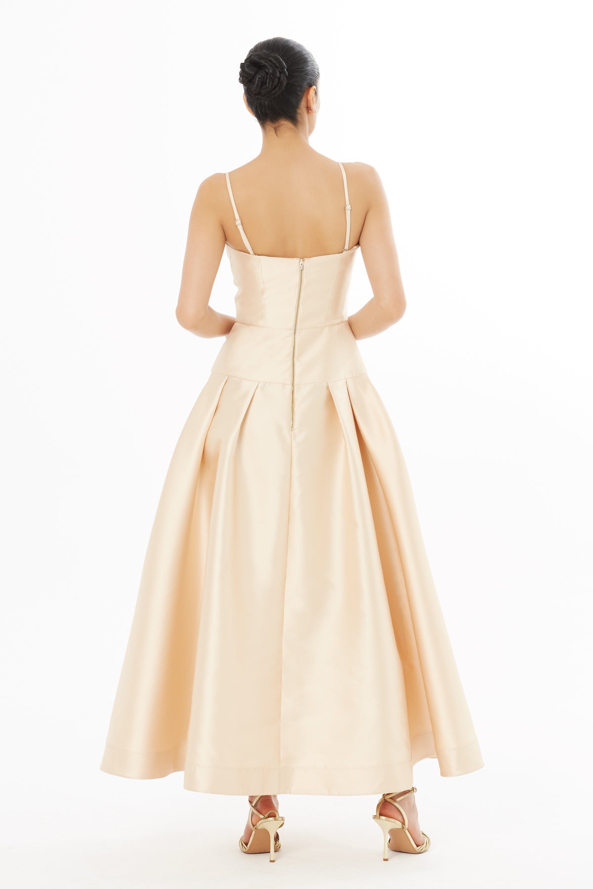 İşlemeli Volanlı Elbise