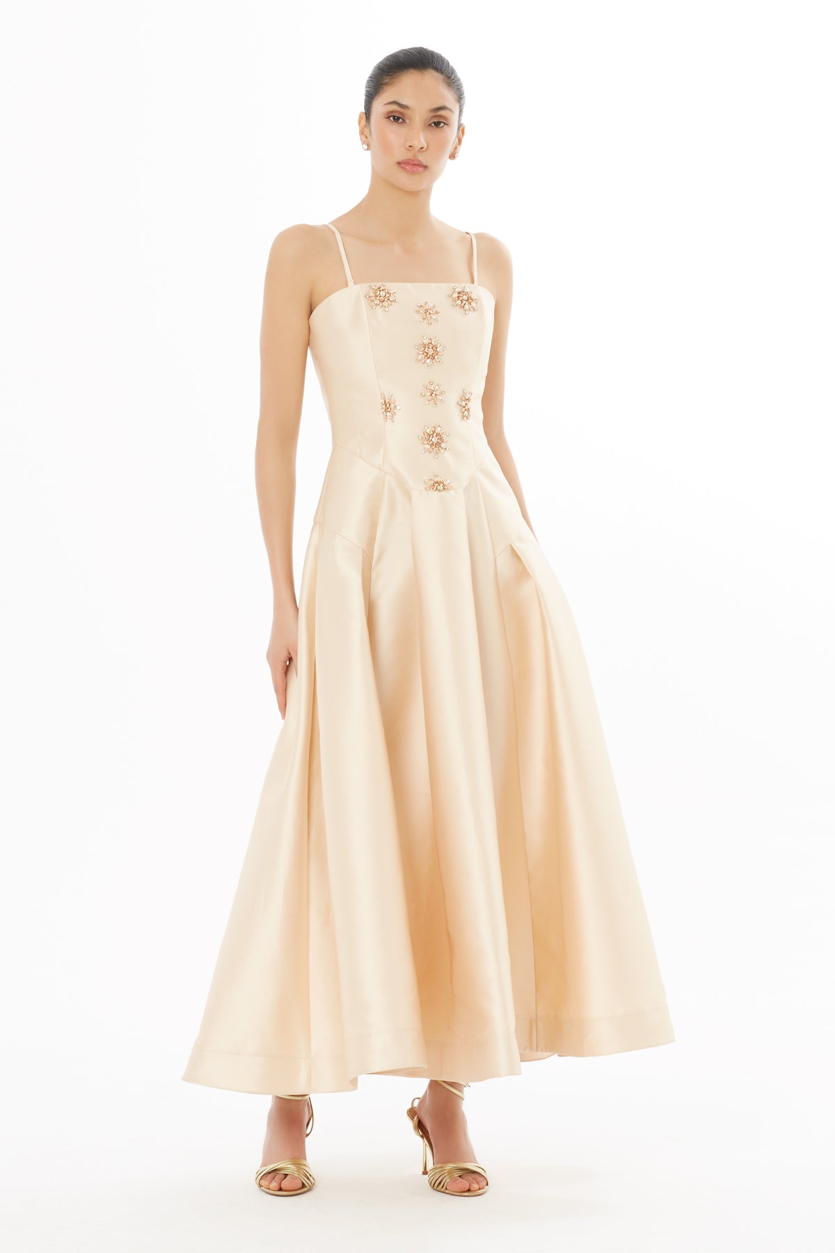 İşlemeli Volanlı Elbise