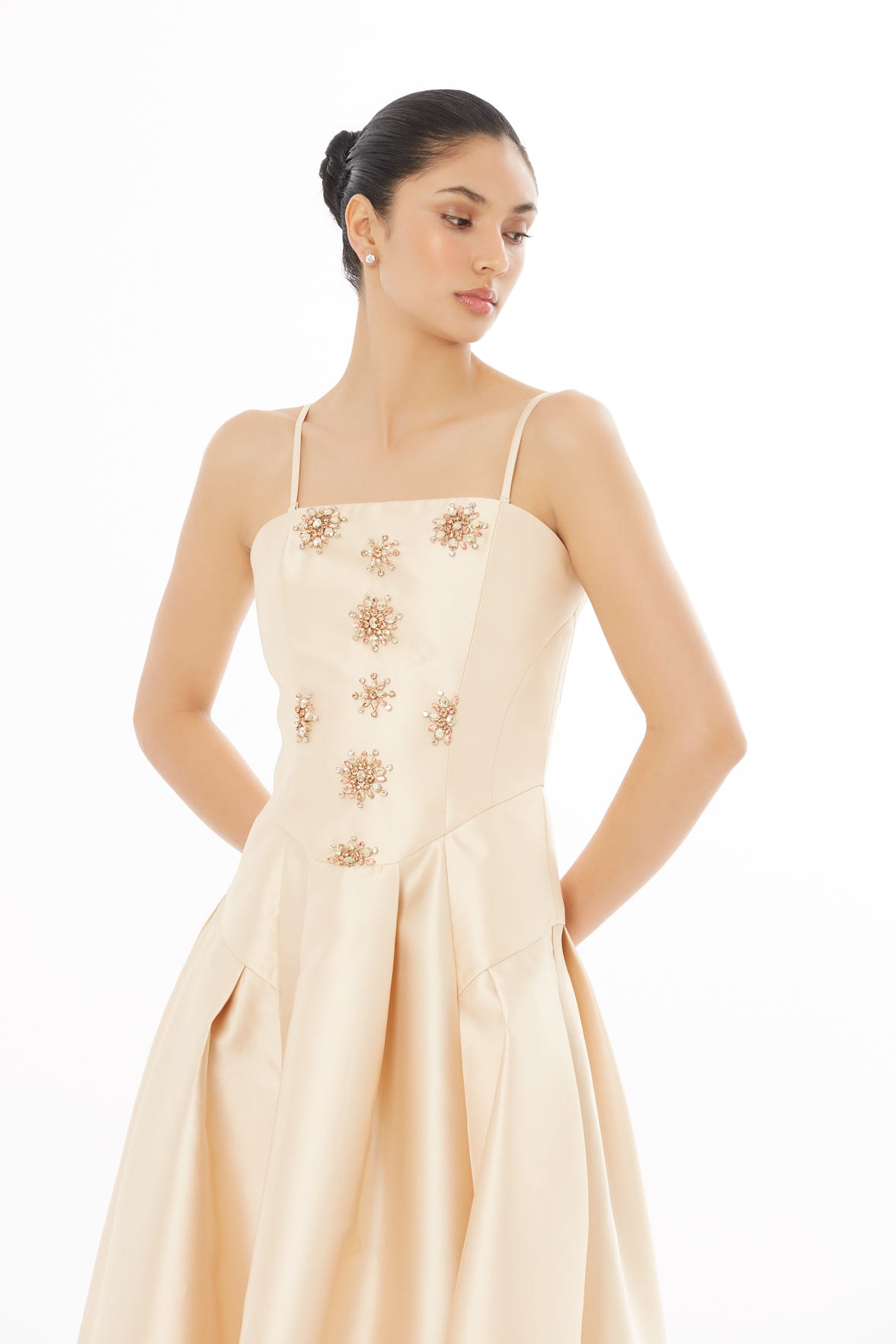 İşlemeli Volanlı Midi Elbise