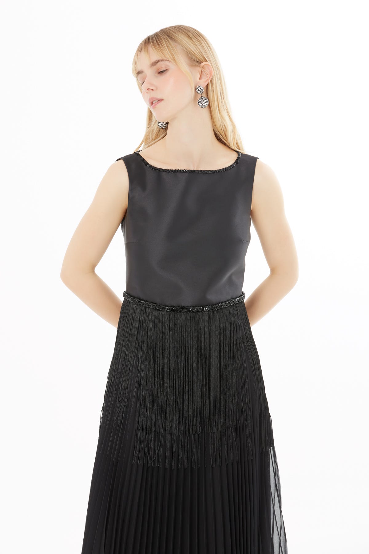 Beli İşlemeli Püsküllü Uzun Elbise