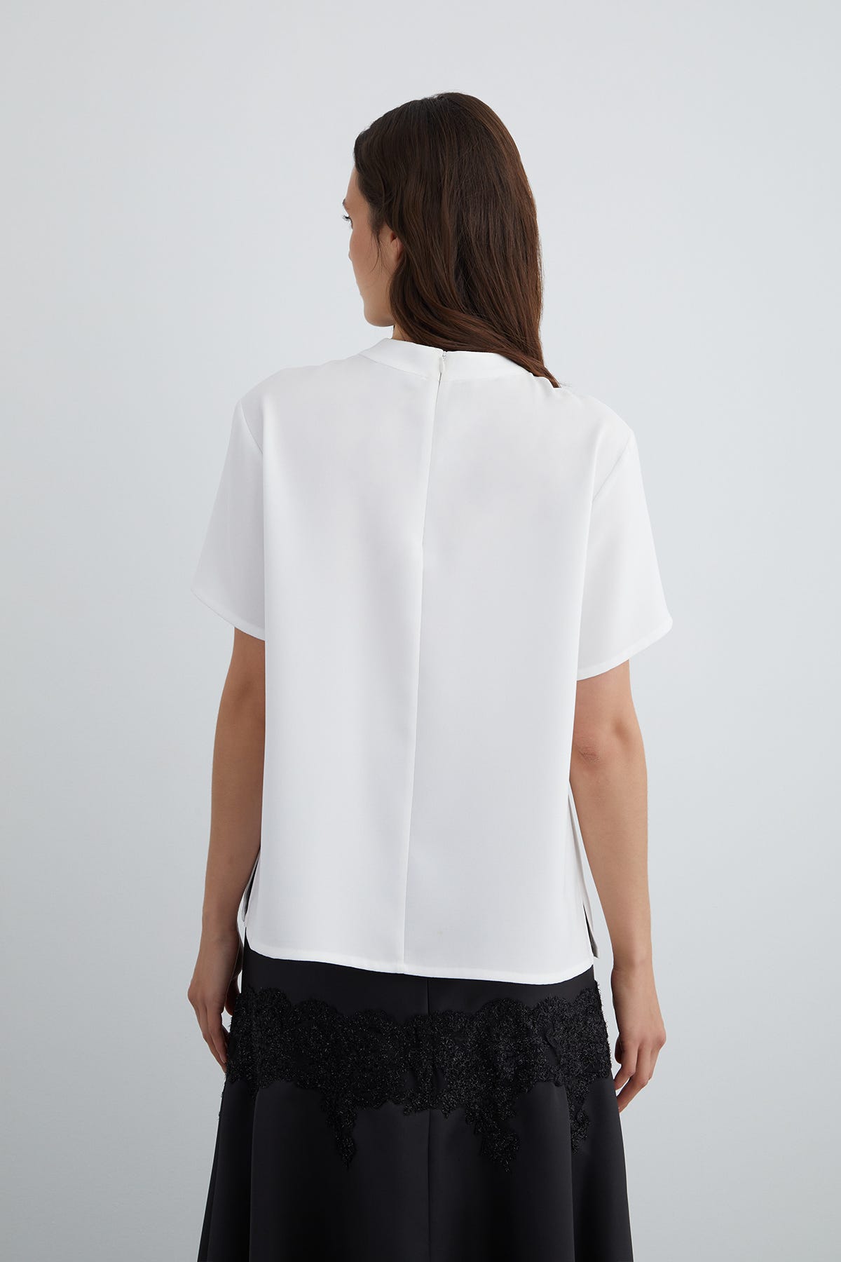 Kontrast Çiçek Detaylı T-Shirt