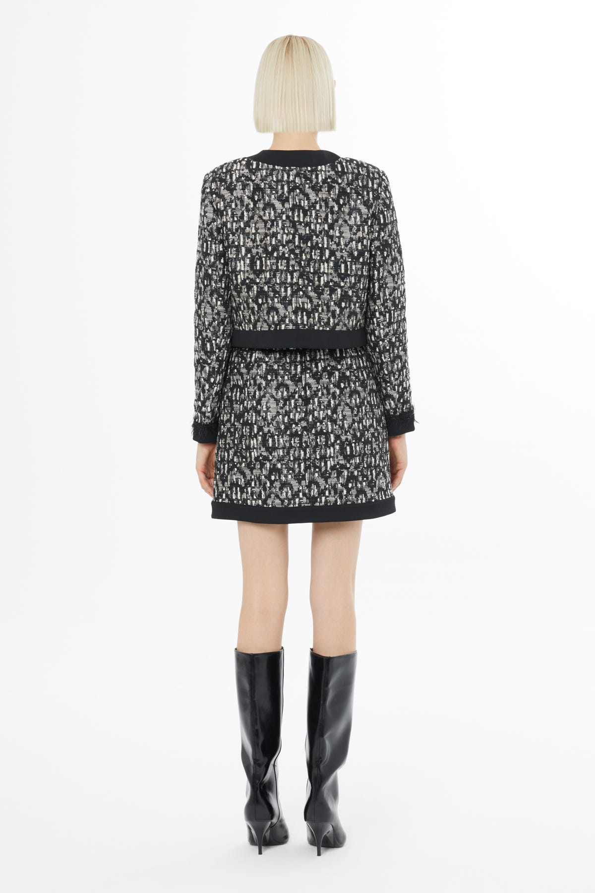 Önü Cepli Ceket Ve Önü Yırtmaçlı Etekli Takım