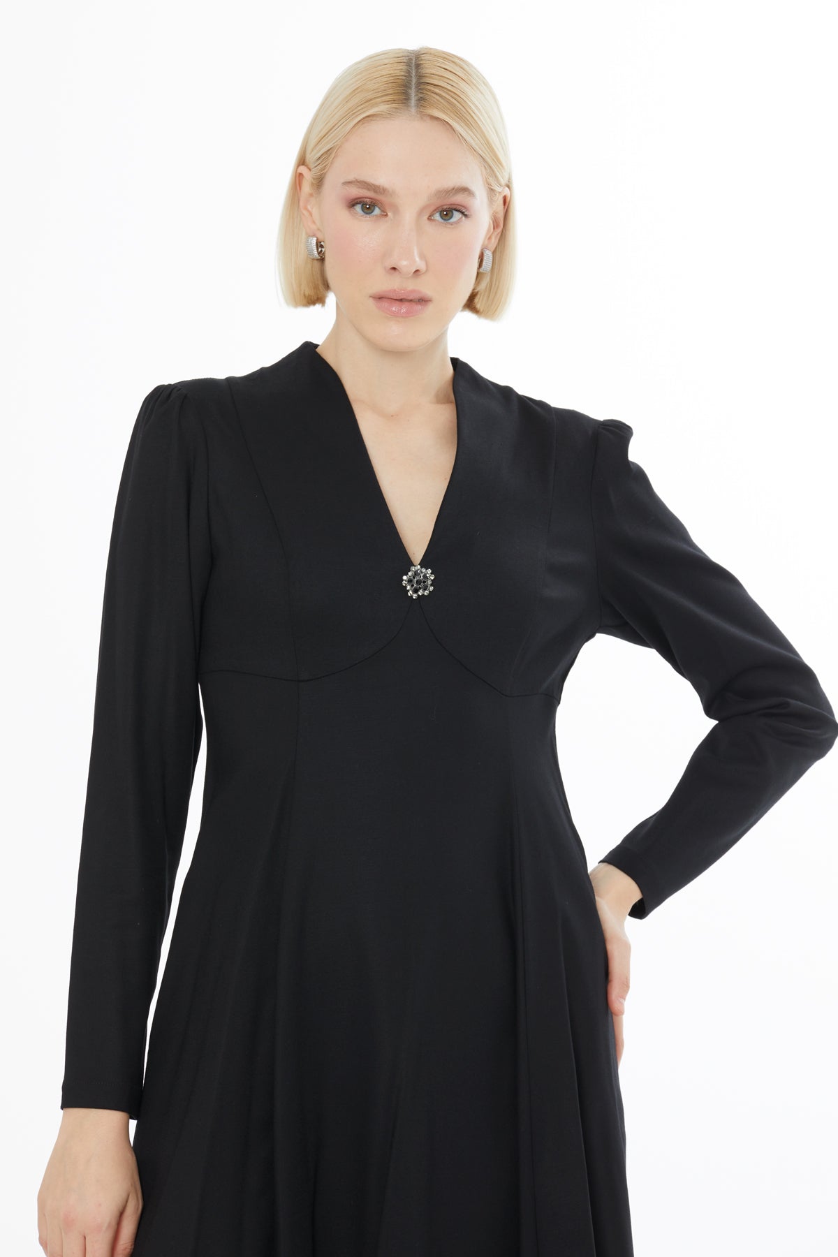 Göğüs Kup Detaylı Dekoratif Düğmeli Midi Elbise