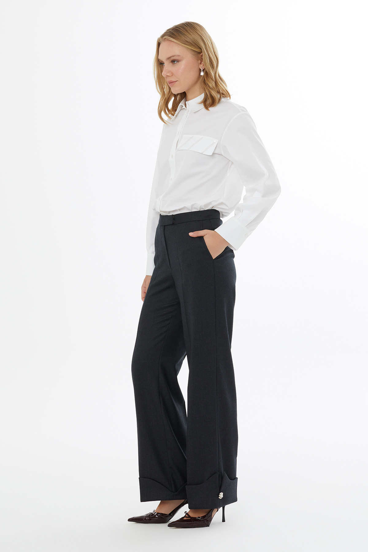 Paçası Metal Aksesuarlı Bol Kadın Pantolon