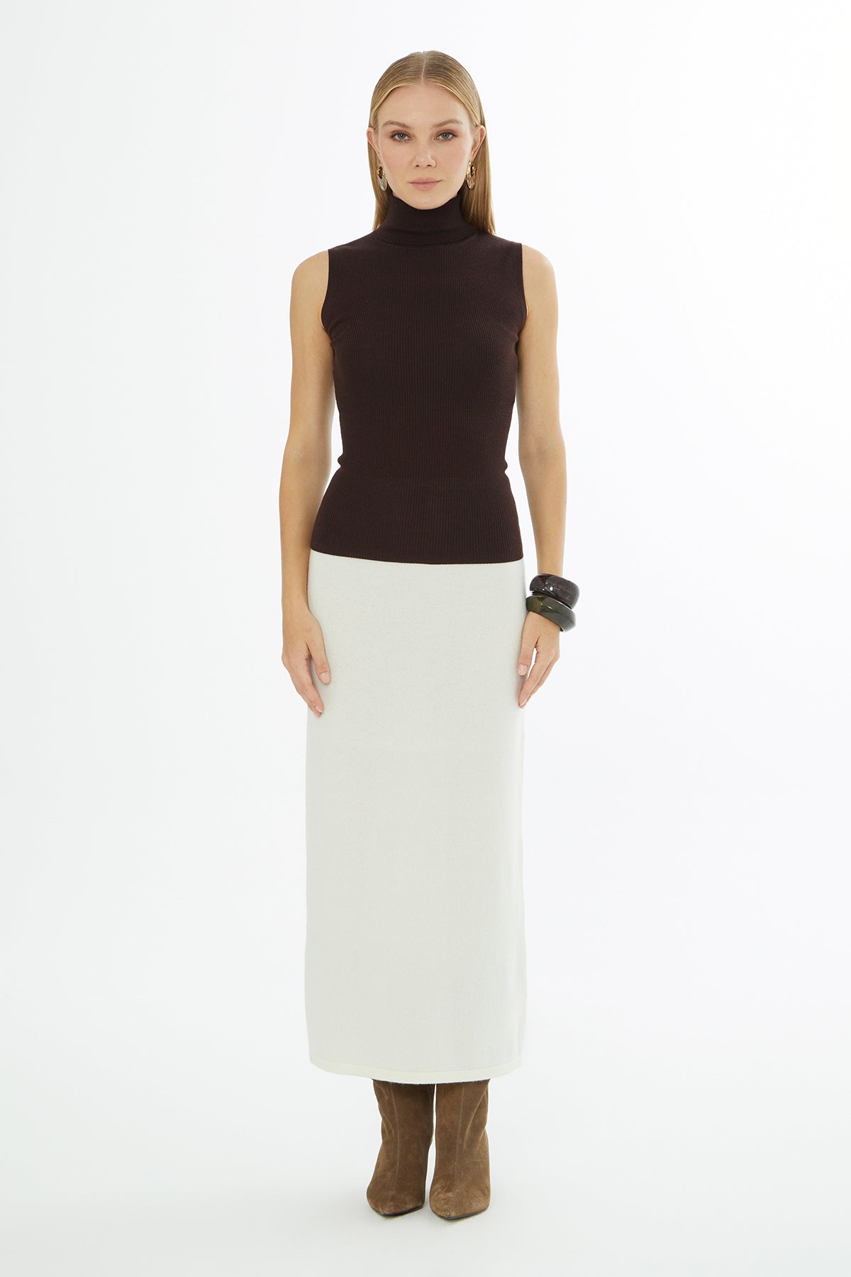 Boğazlı Sıfır Kollu Triko