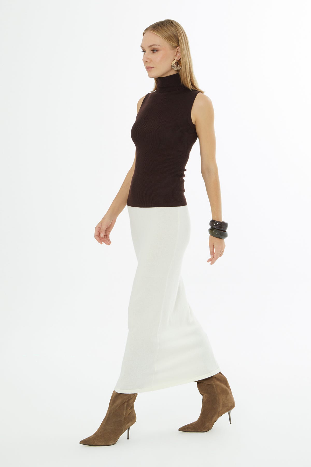 Boğazlı Sıfır Kollu Triko