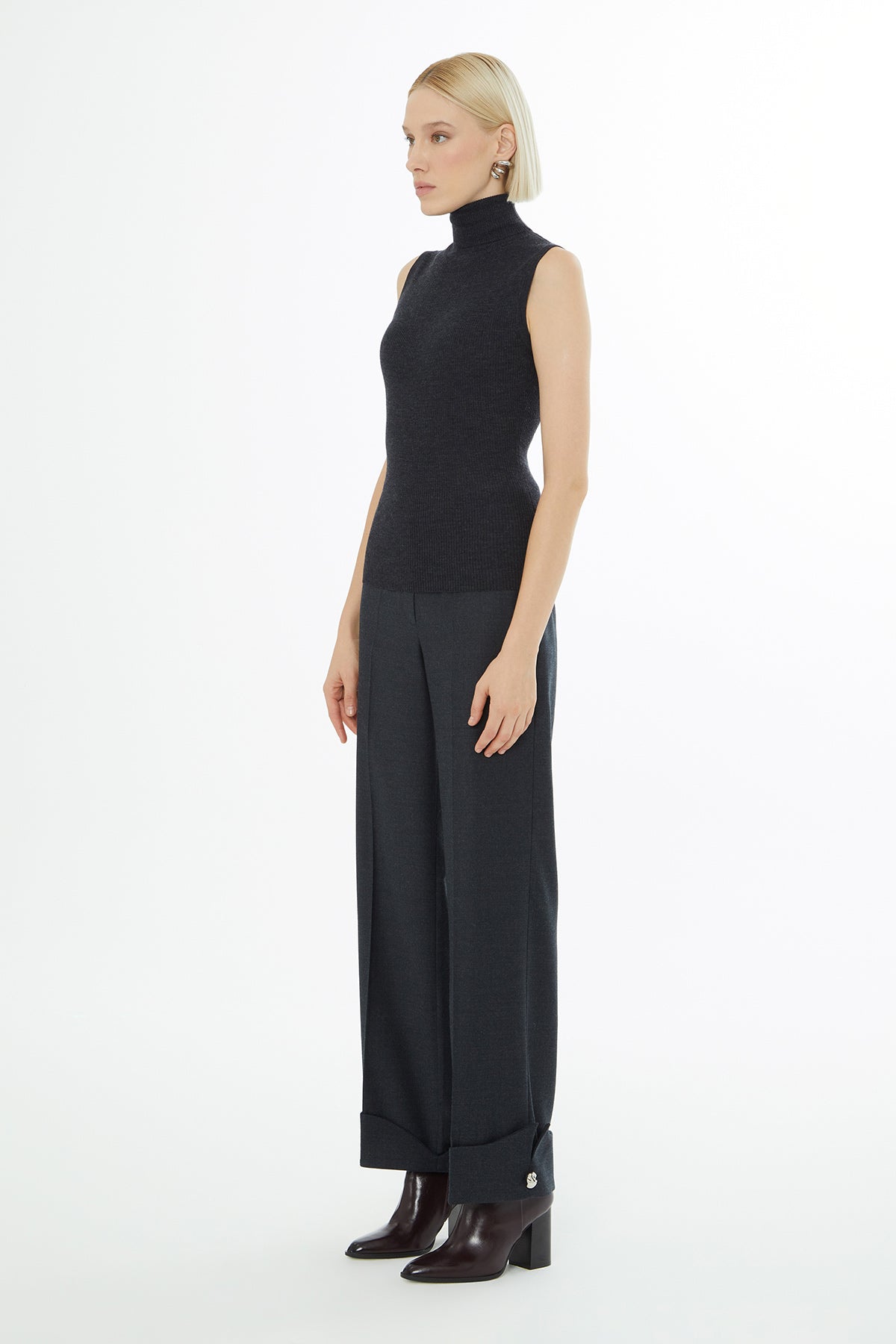 Sıfır Kol Boğazlı Triko