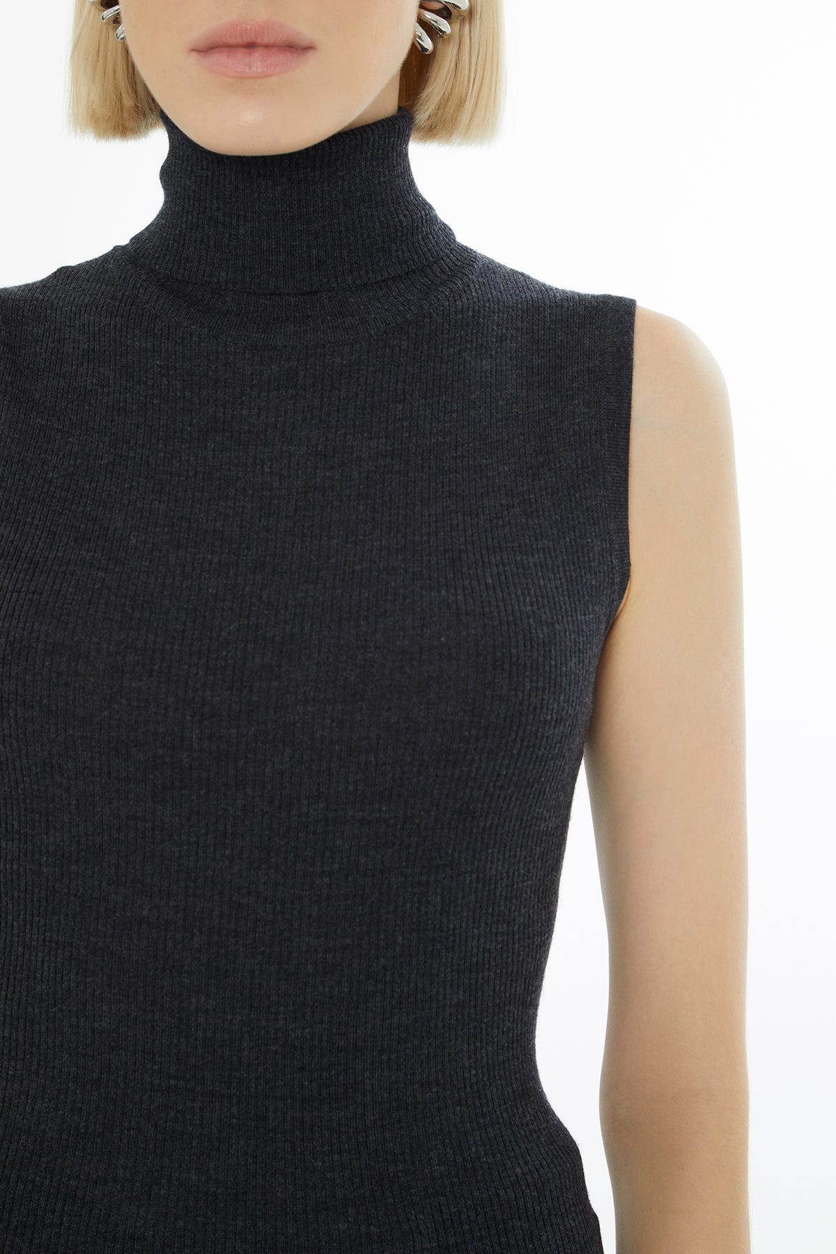 Sıfır Kol Boğazlı Triko