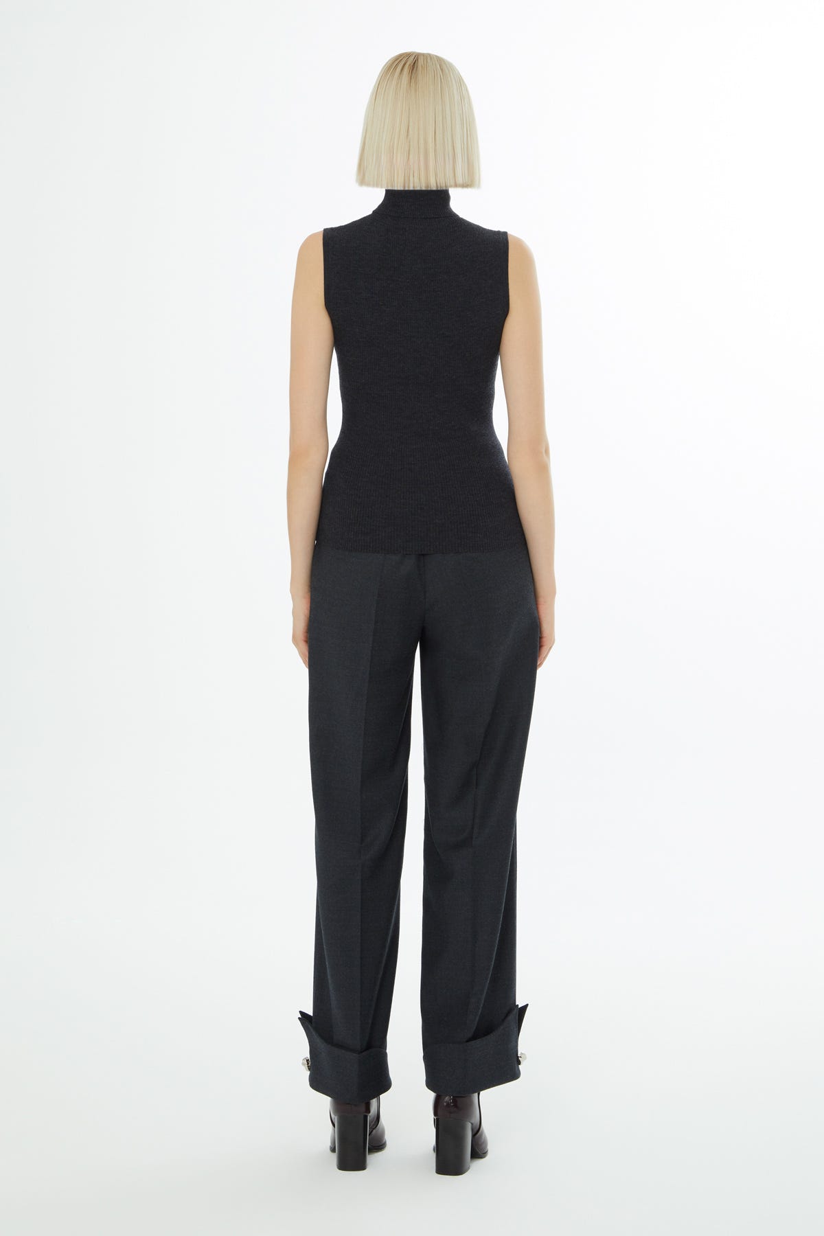 Sıfır Kol Boğazlı Triko