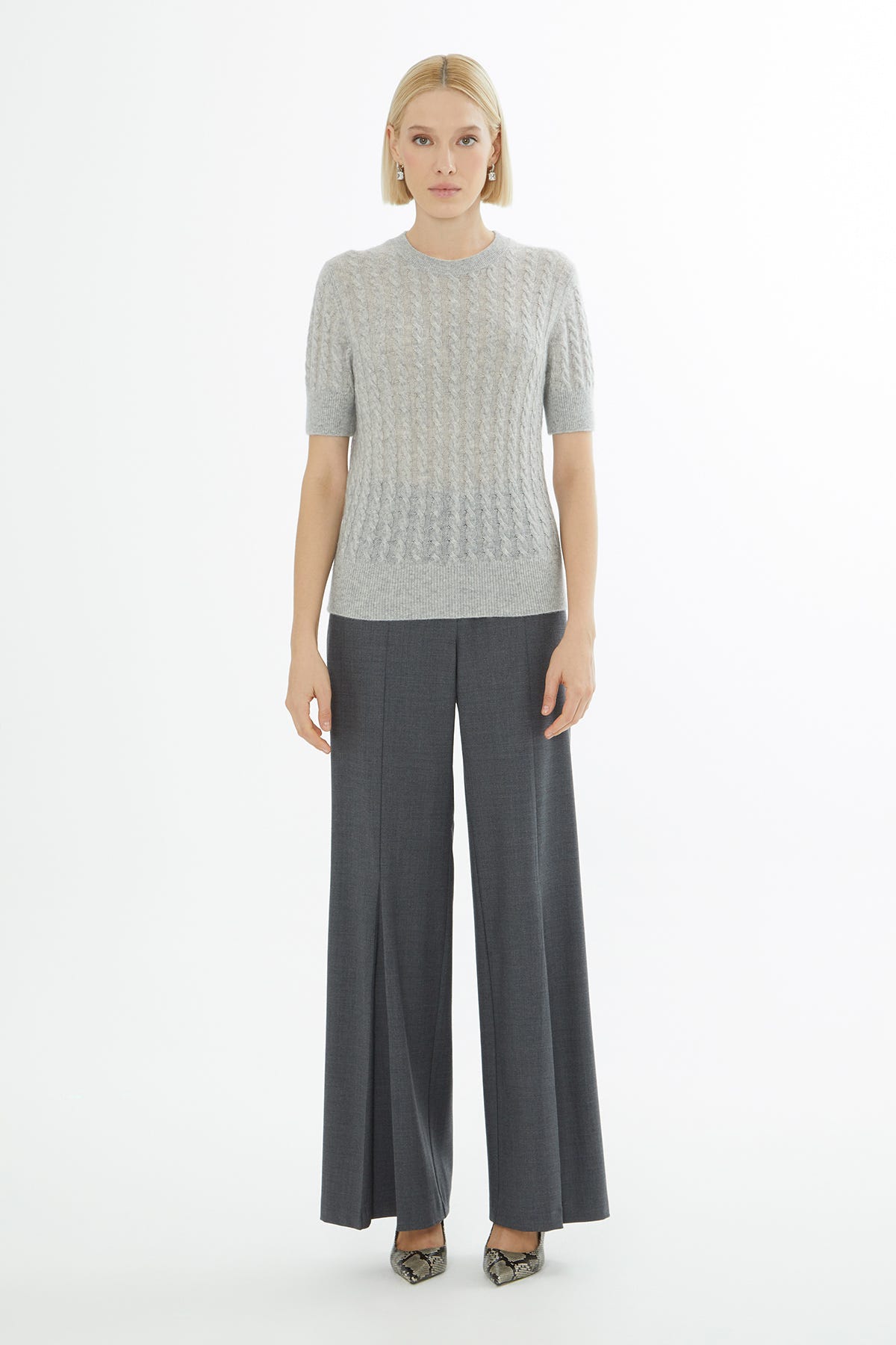 Yuvarlak Yaka Kısa Kollu Kazak