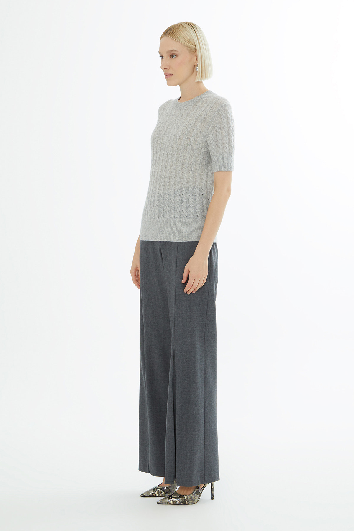 Yuvarlak Yaka Kısa Kollu Kazak