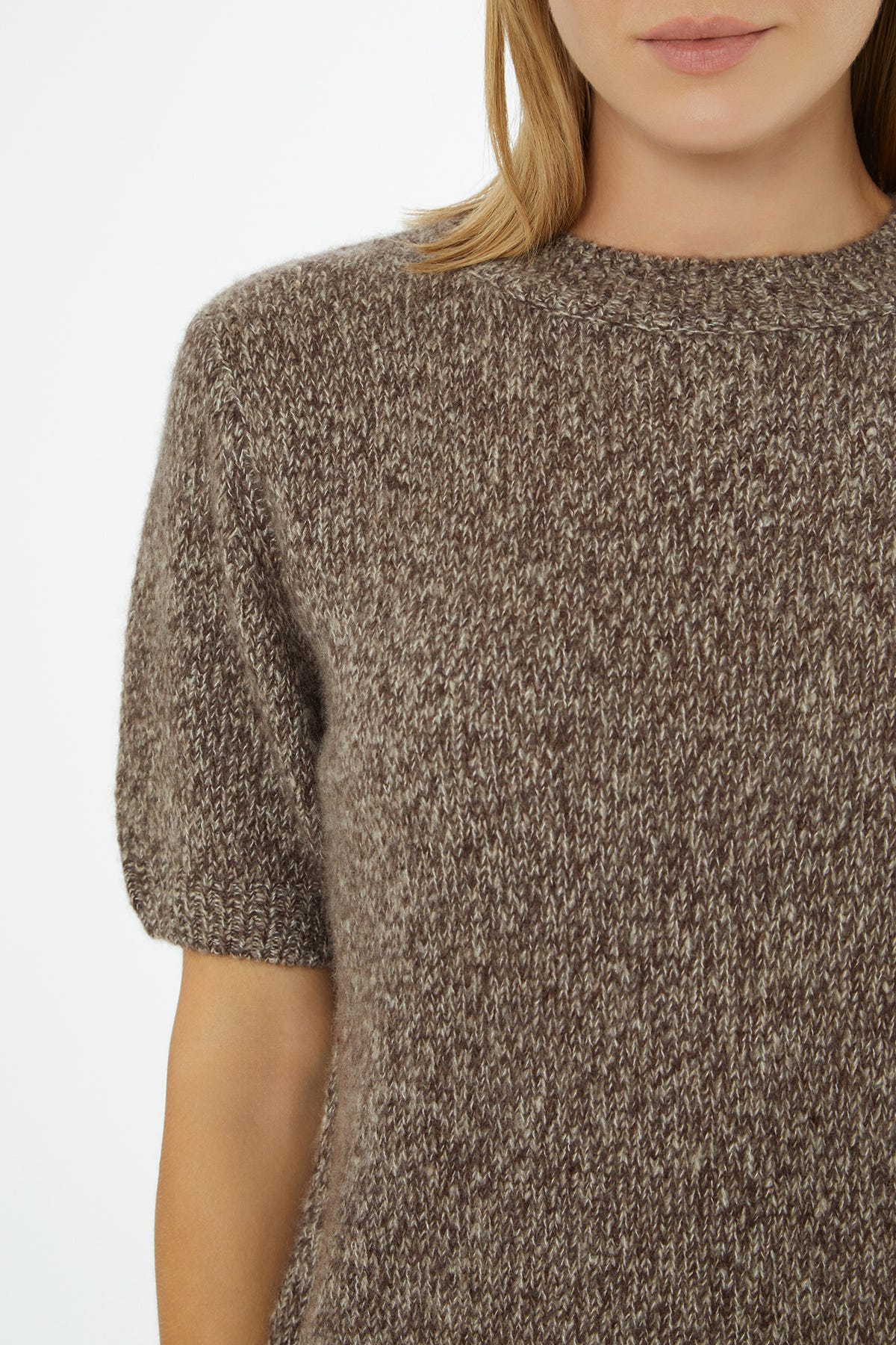 Yuvarlak Yaka Kısa Kol Triko