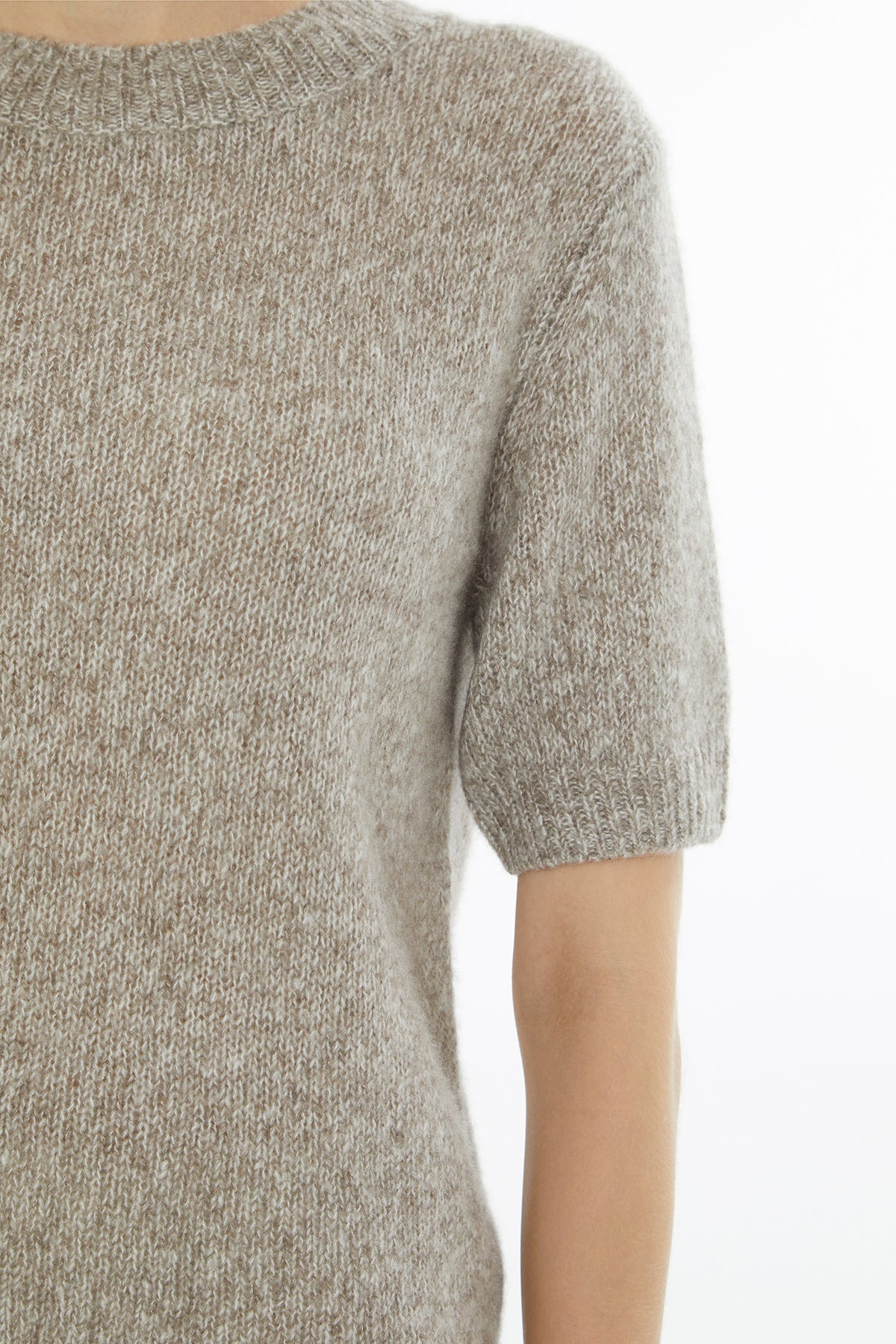 Yuvarlak Yaka Kısa Kol Triko