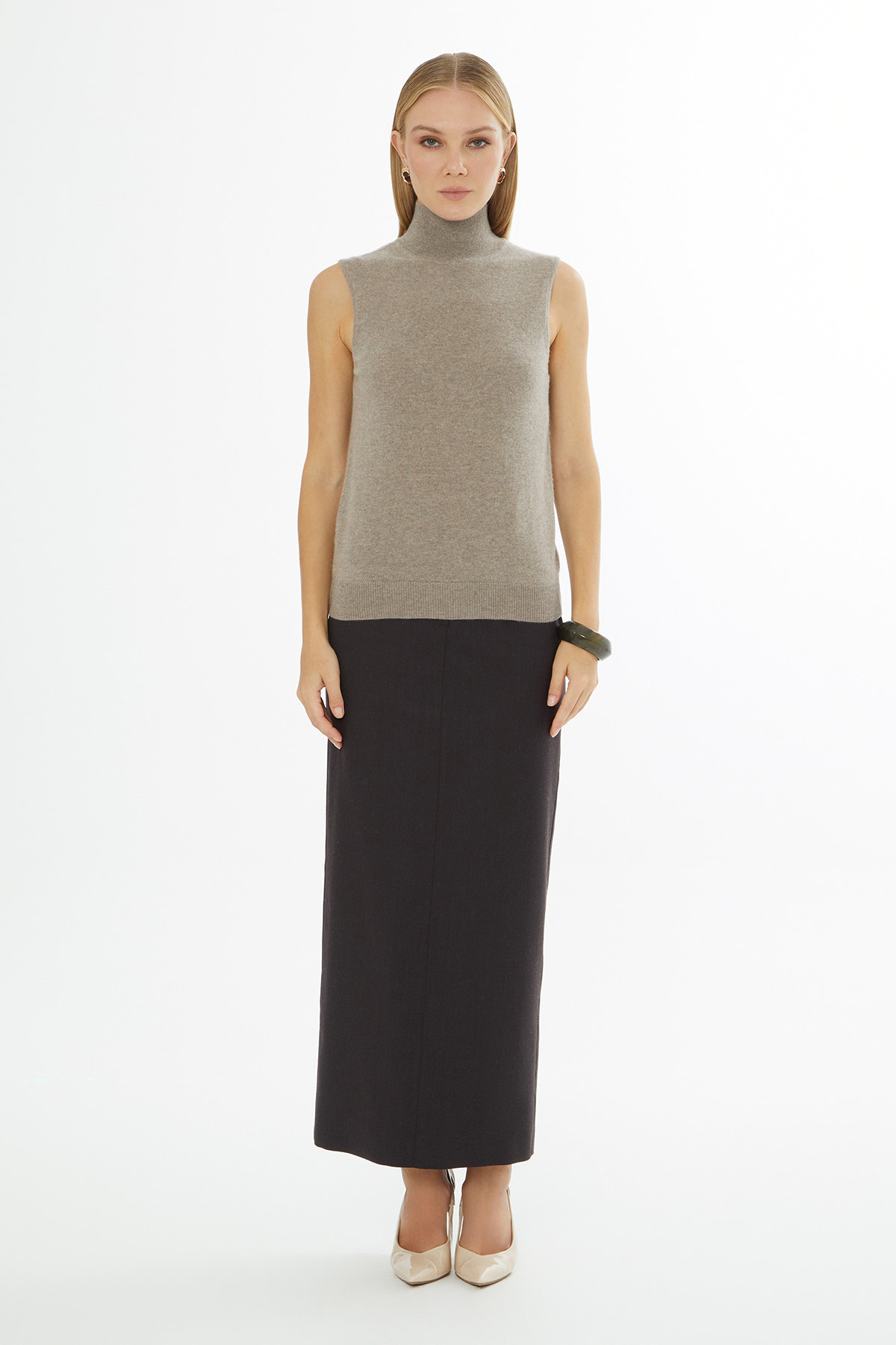 Boğazlı Sıfır Kollu Triko