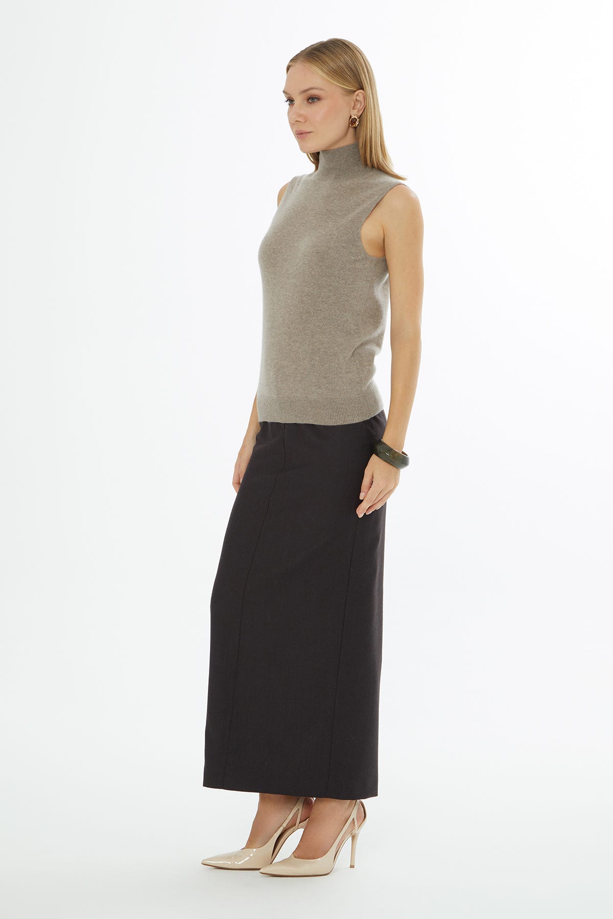 Boğazlı Sıfır Kollu Triko