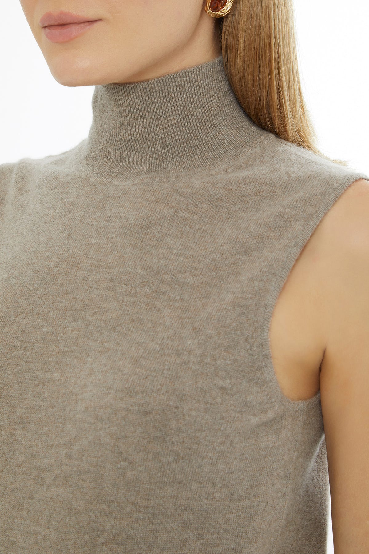 Boğazlı Sıfır Kollu Triko