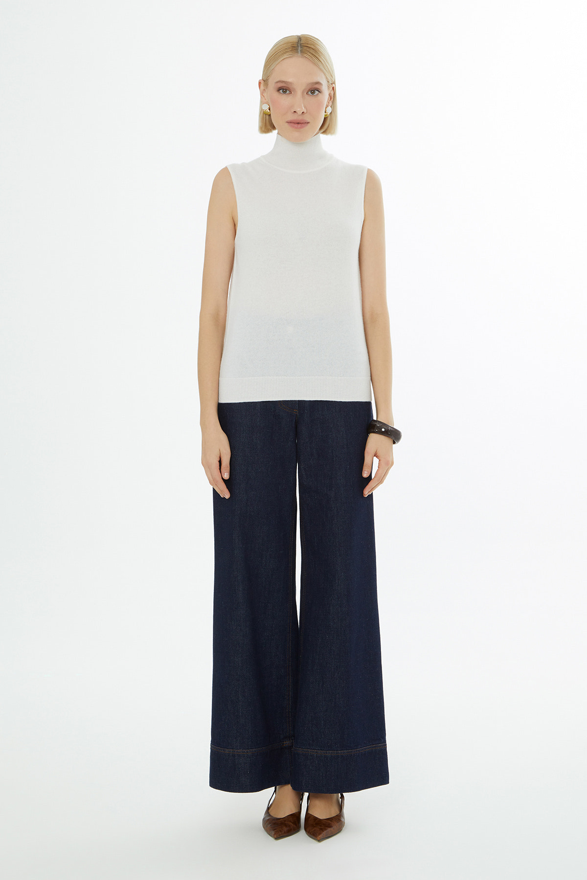 Boğazlı Sıfır Kollu Triko