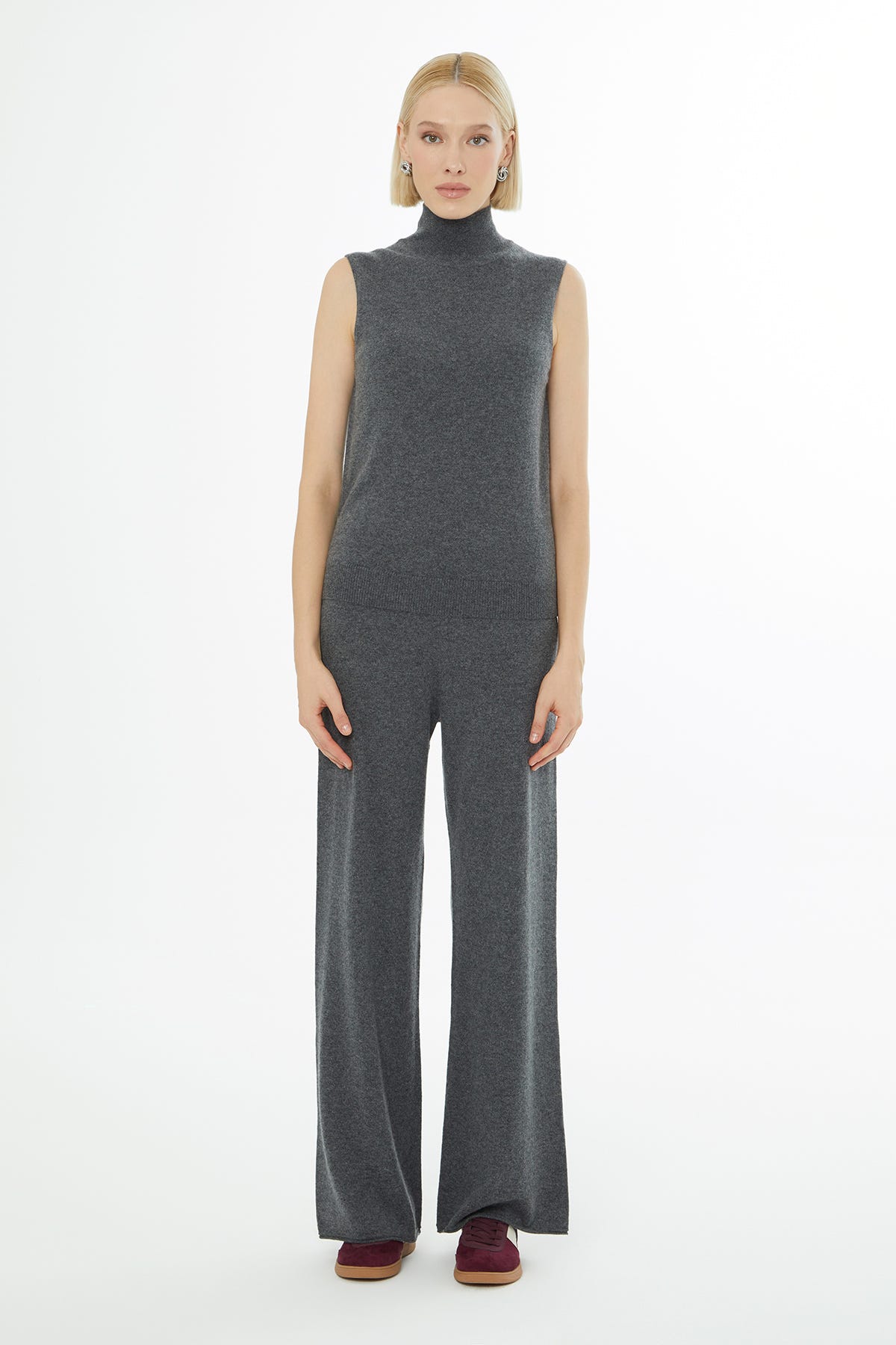 Boğazlı Sıfır Kollu Triko