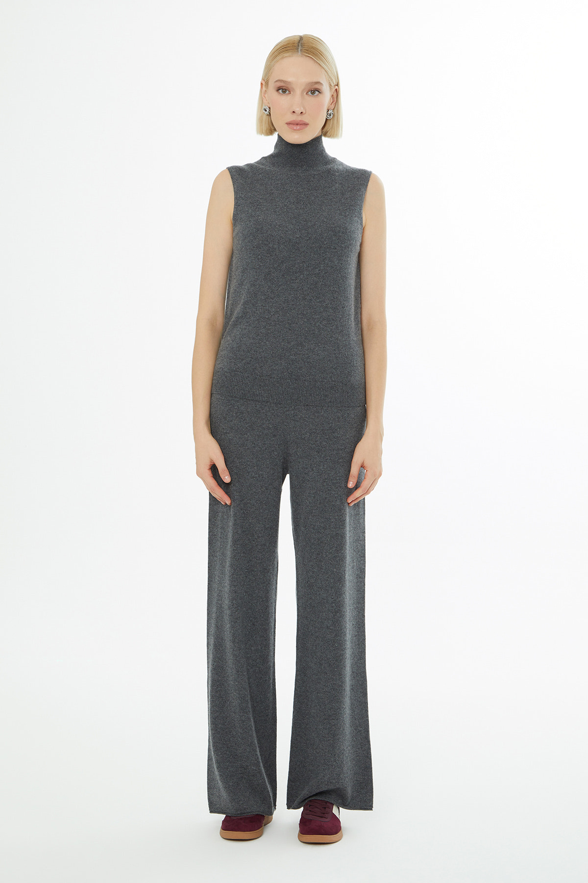 Boğazlı Sıfır Kollu Triko