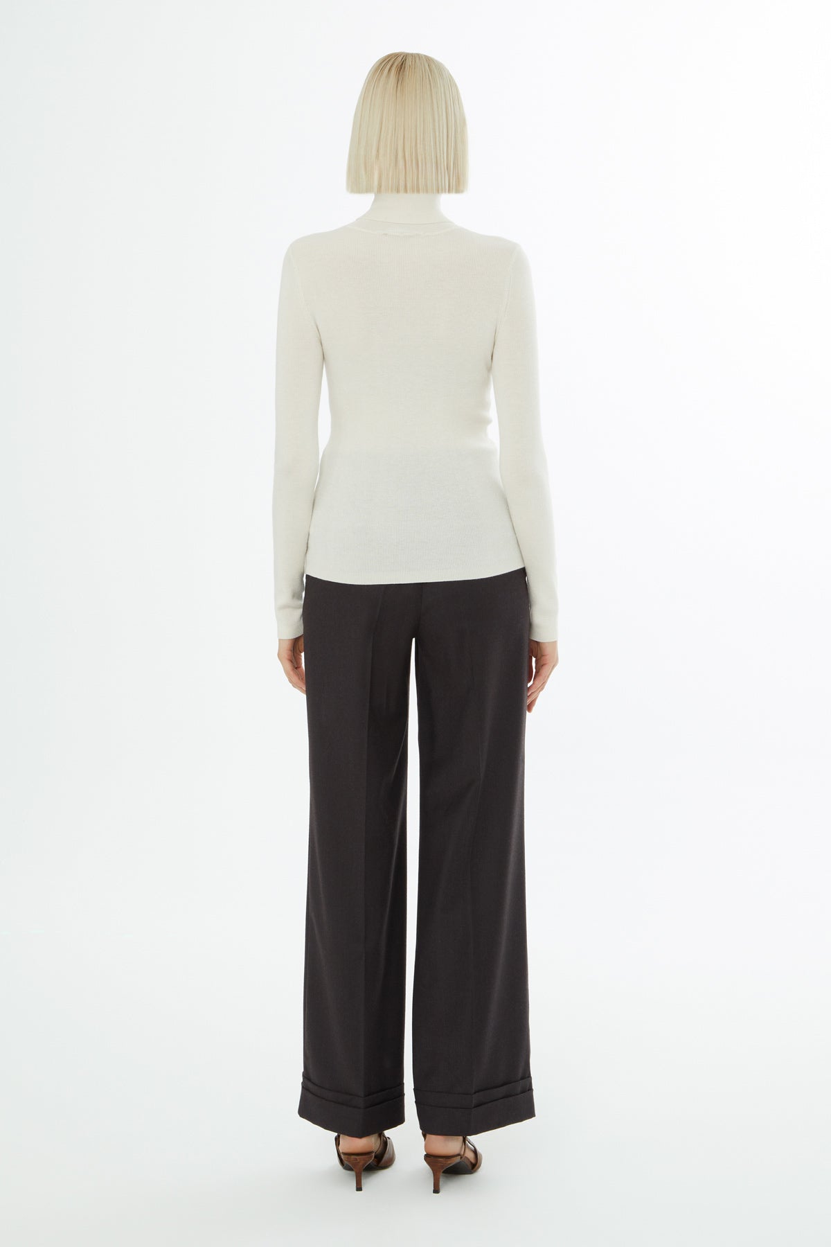 Boğazlı Kadın Ekru Triko Kazak