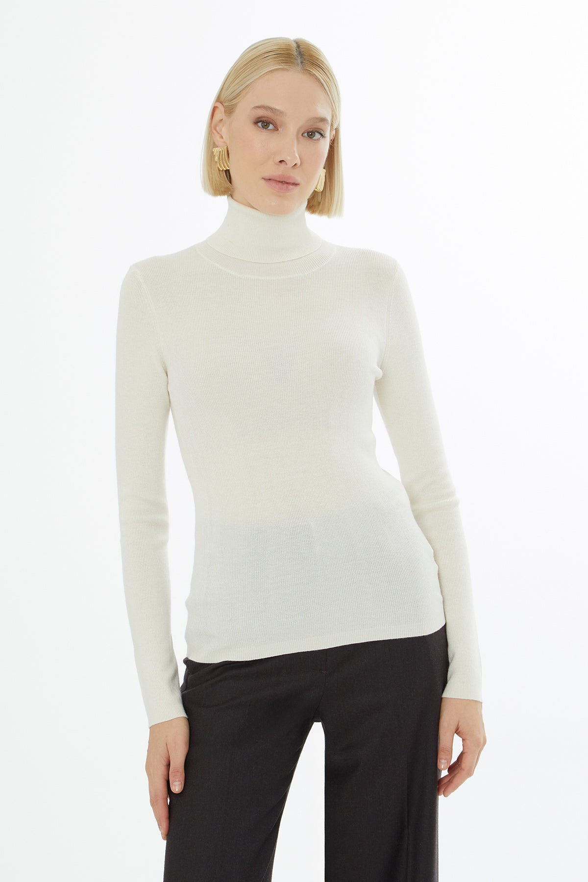 Boğazlı Kadın Ekru Triko Kazak