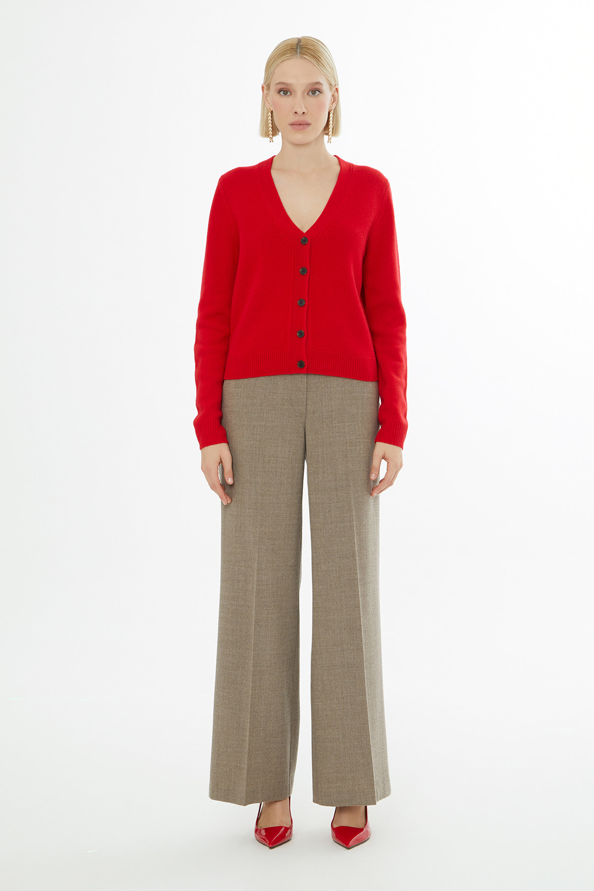 V Yaka Düğme Kapamalı Uzun Kollu Hırka