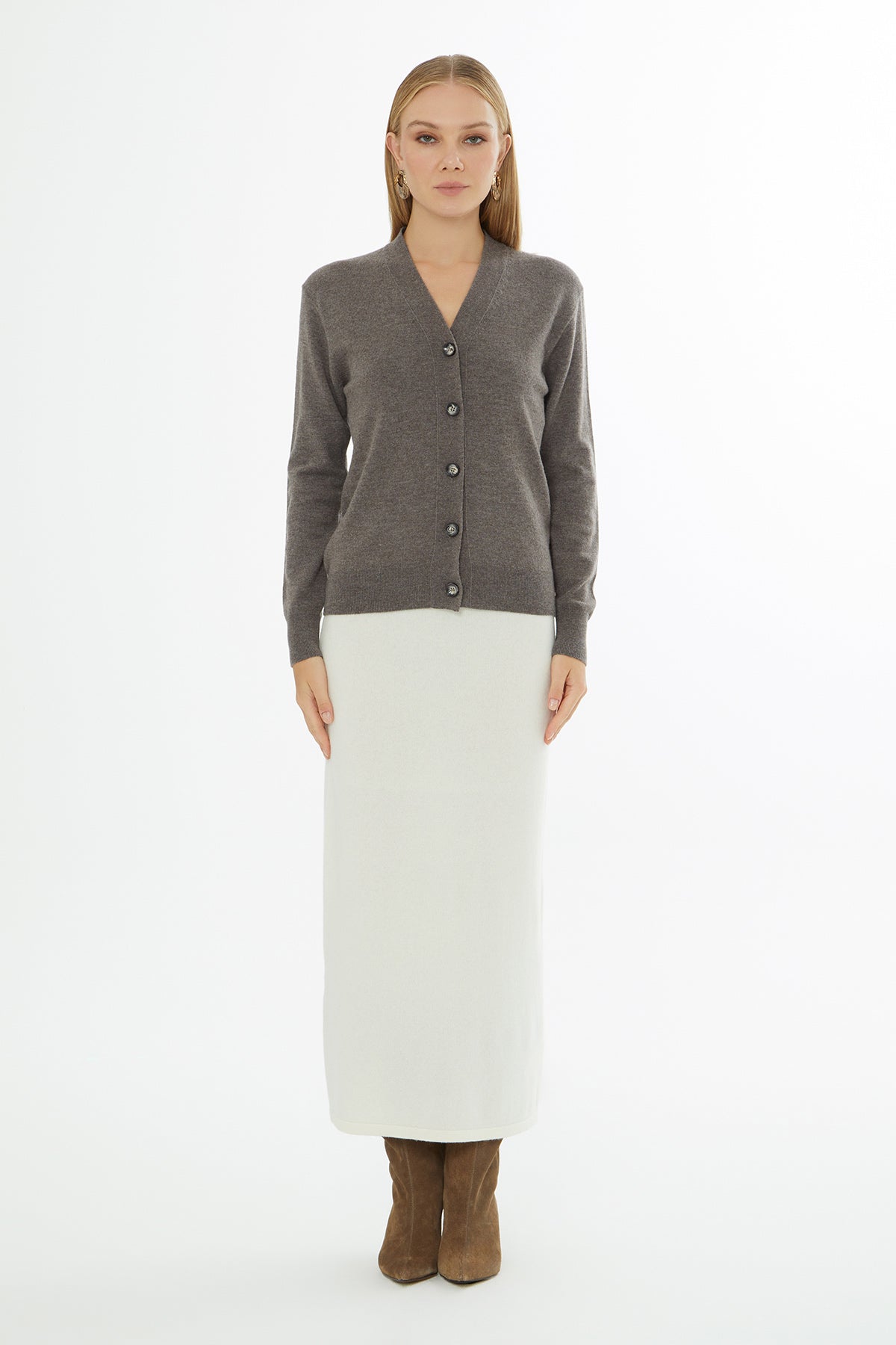 V Yaka Düğme Kapamalı Uzun Kollu Hırka