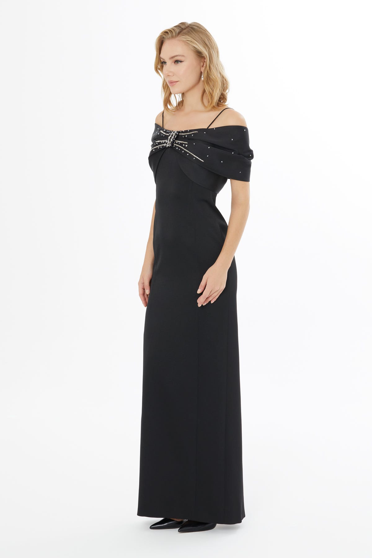 Taş İşlemeli Uzun Elbise