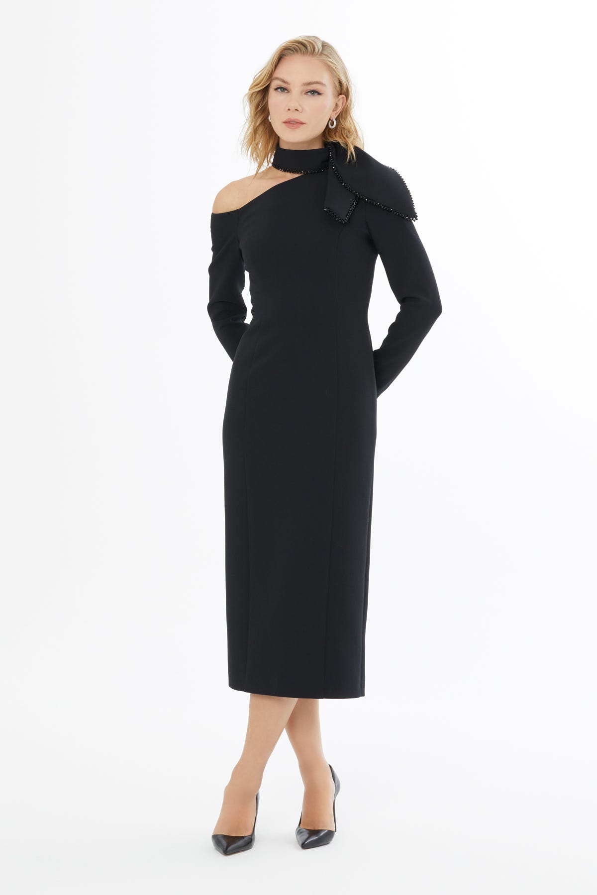 Arka Orta Ve Kollar Gizli Fermuarlı İşlemeli Midi Elbise