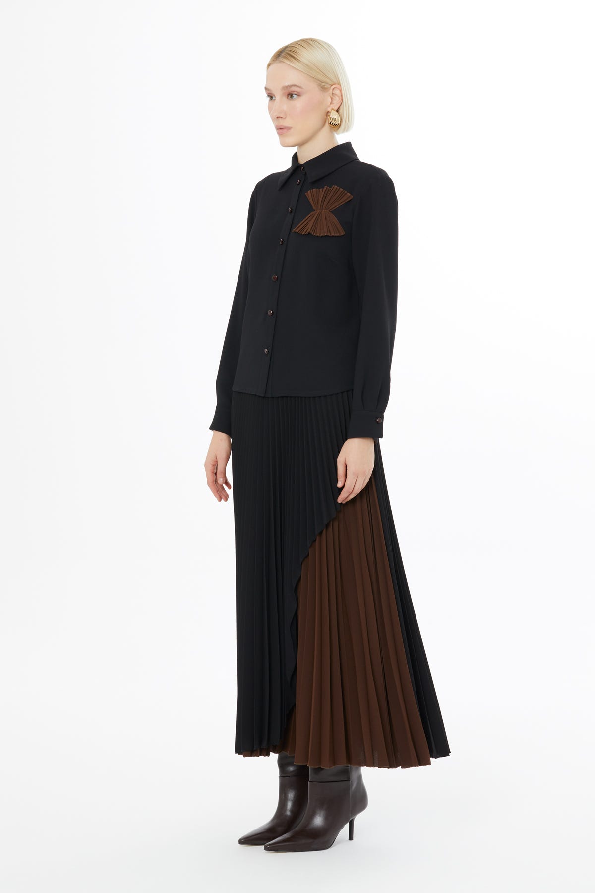 Mendil Detaylı Gömlek Ve Pliselı Etek Takım